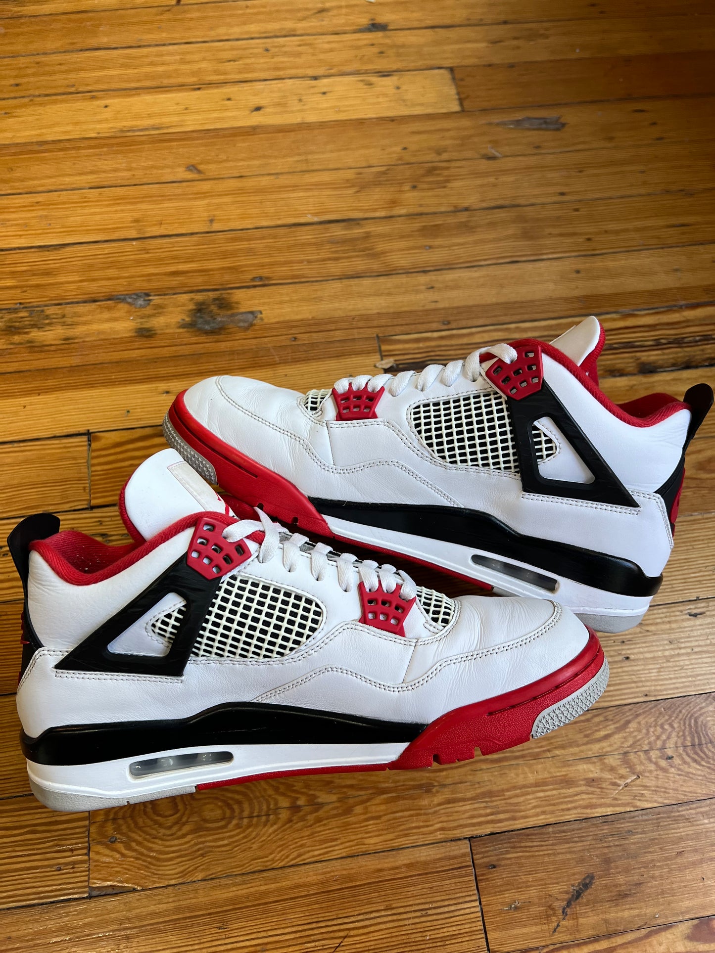 Jordan 4 “Fire Red”