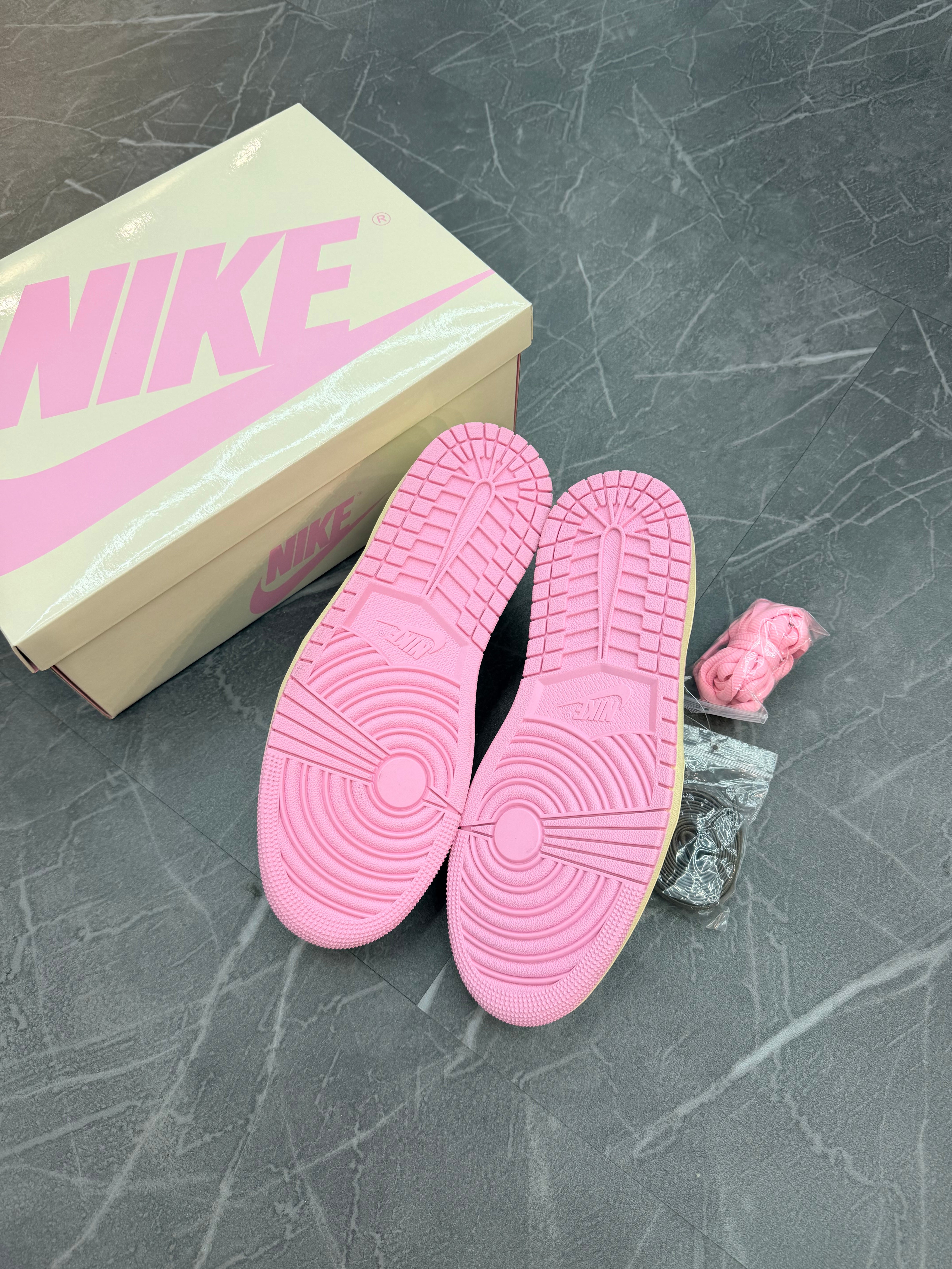 Travis Scott Jordan 1 Low “Shy Pink”