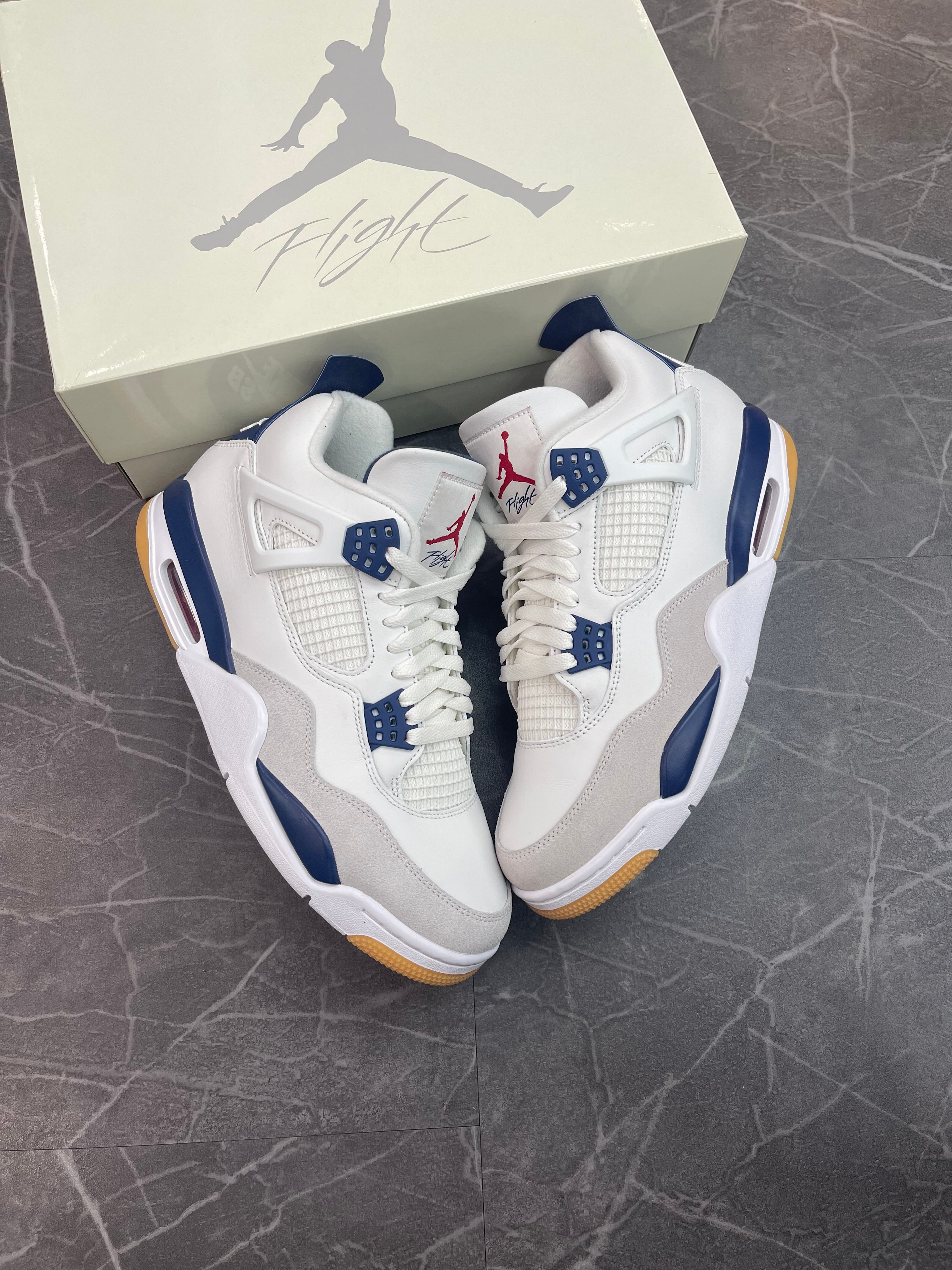 Jordan 4 SB “Navy”