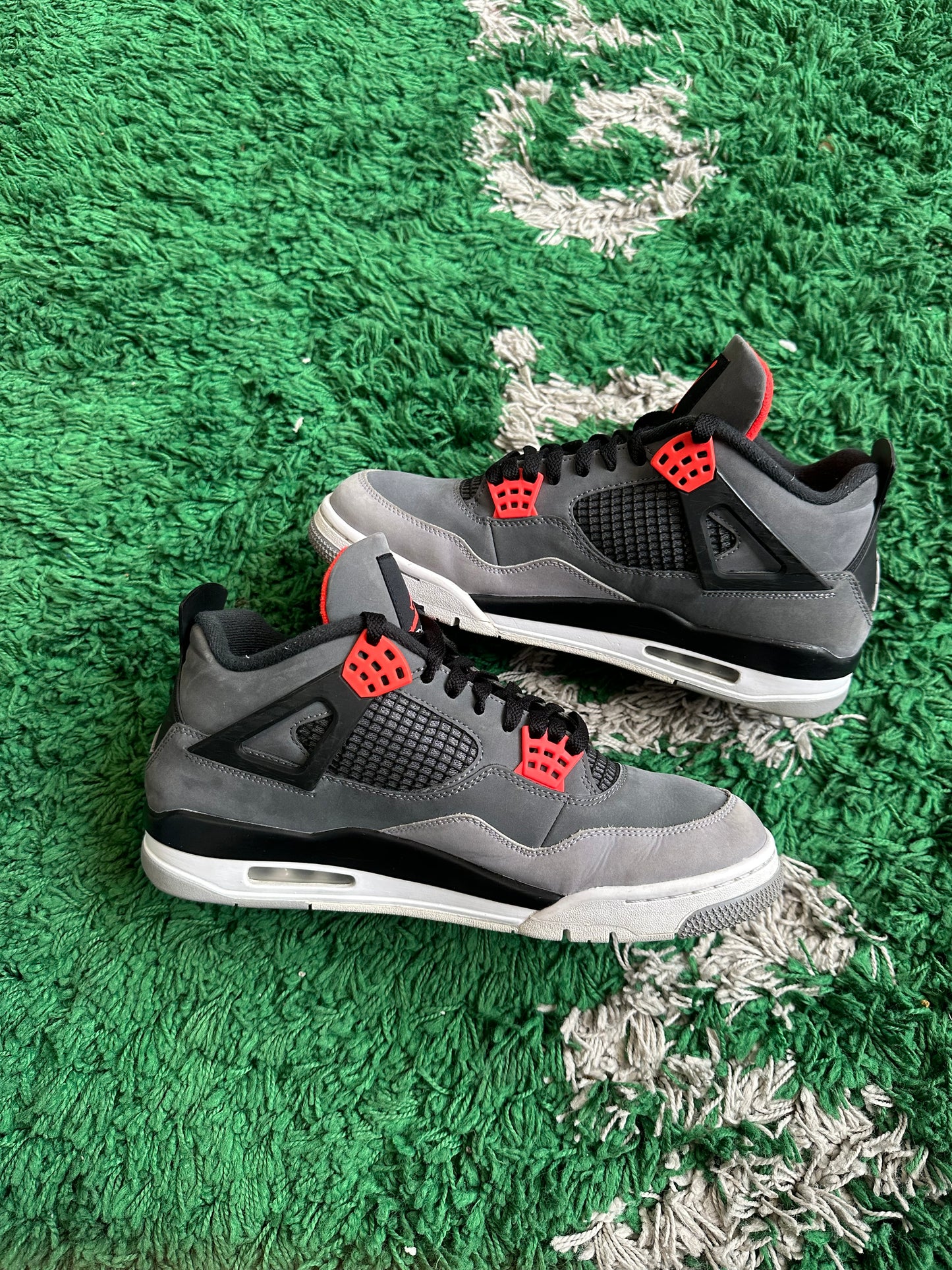 Jordan 4 “Infrared”