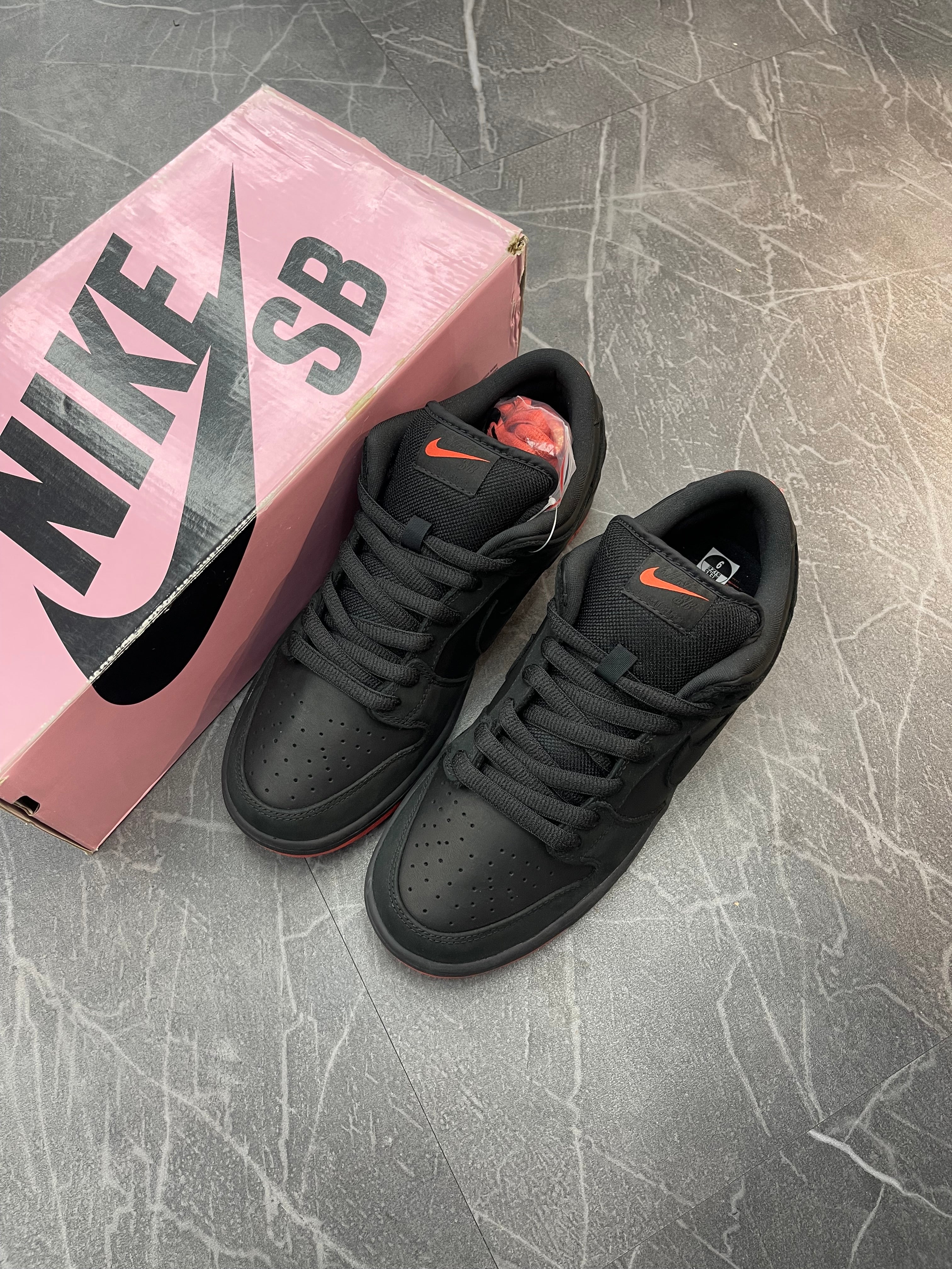 Nike Dunk SB Low “Black Pigeon” (2017)
