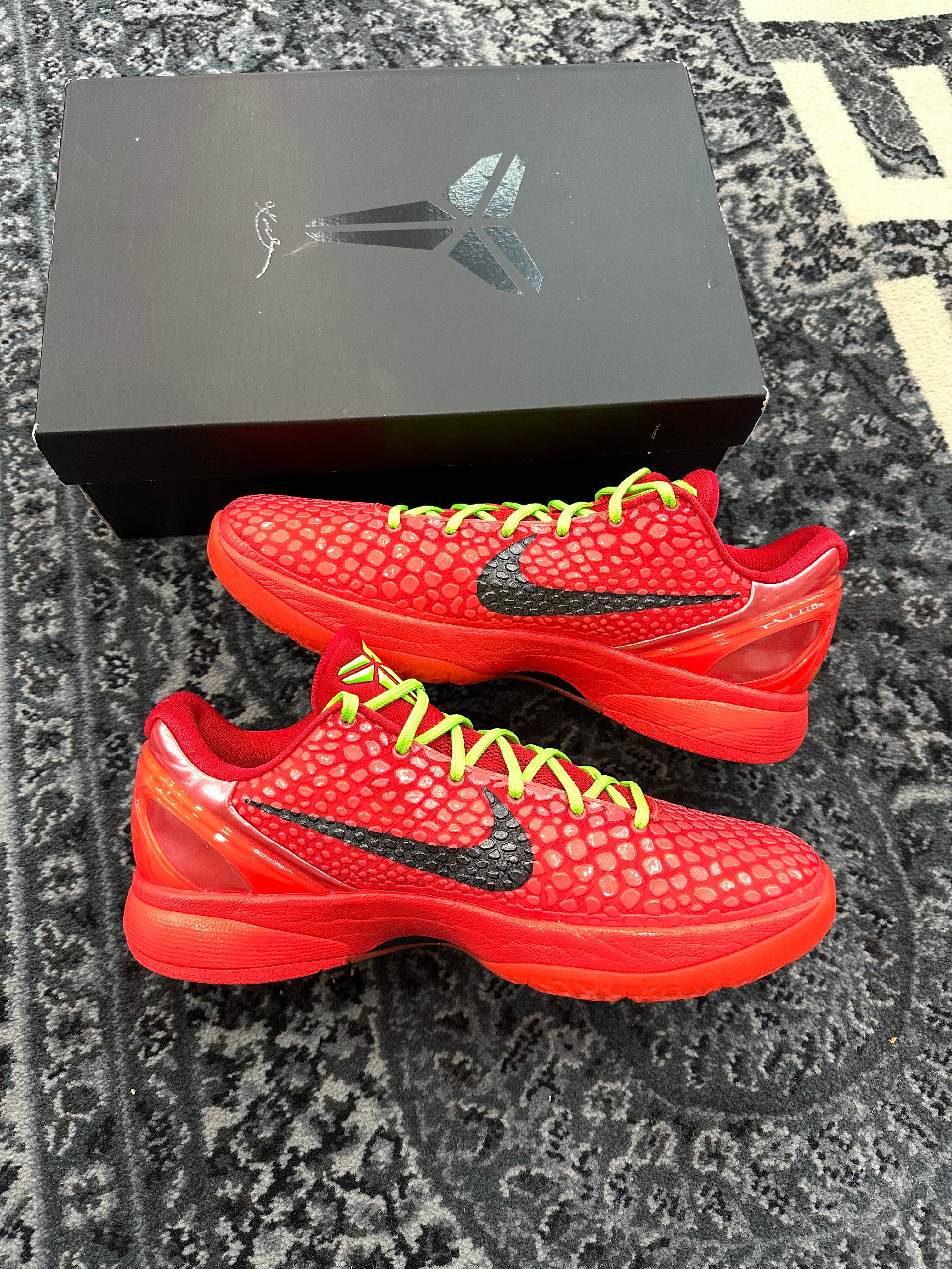 Kobe 6 Protro “Reverse Grinch”