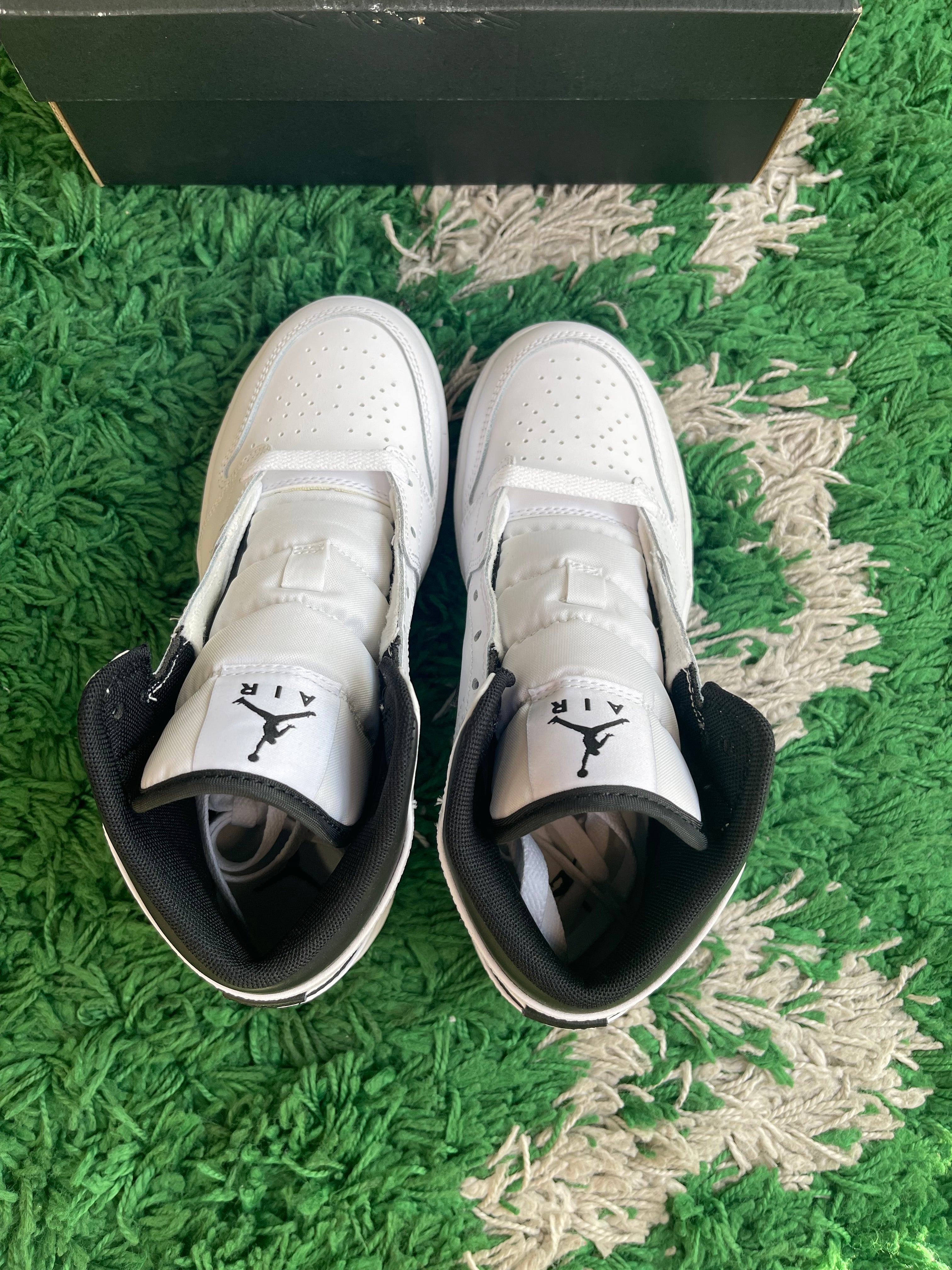 Jordan 1 Mid “Reverse Panda”