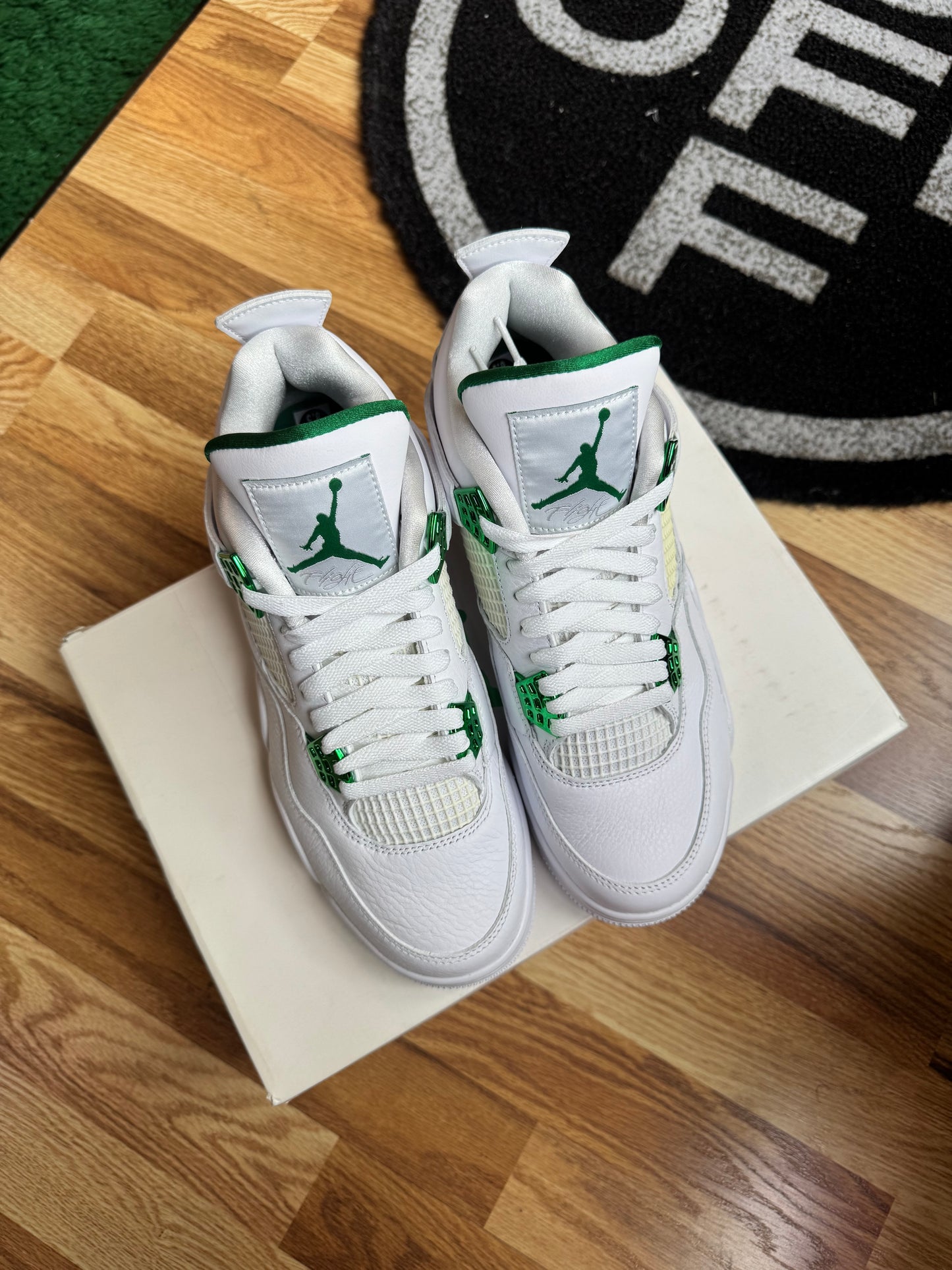 Jordan 4 “Metallic Green”