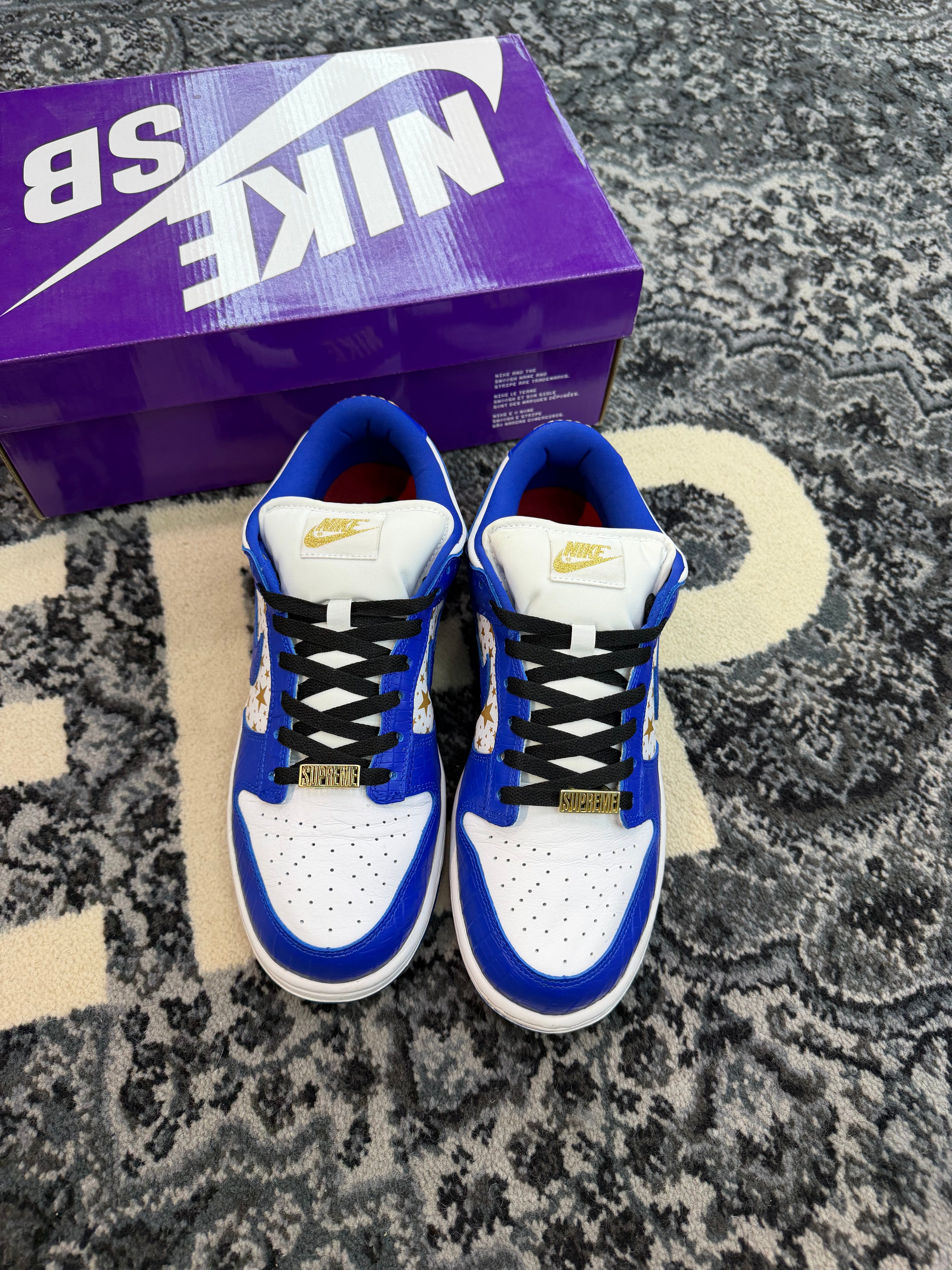 Nike SB Dunk Low x Supreme Stars “Hyper Royal”
