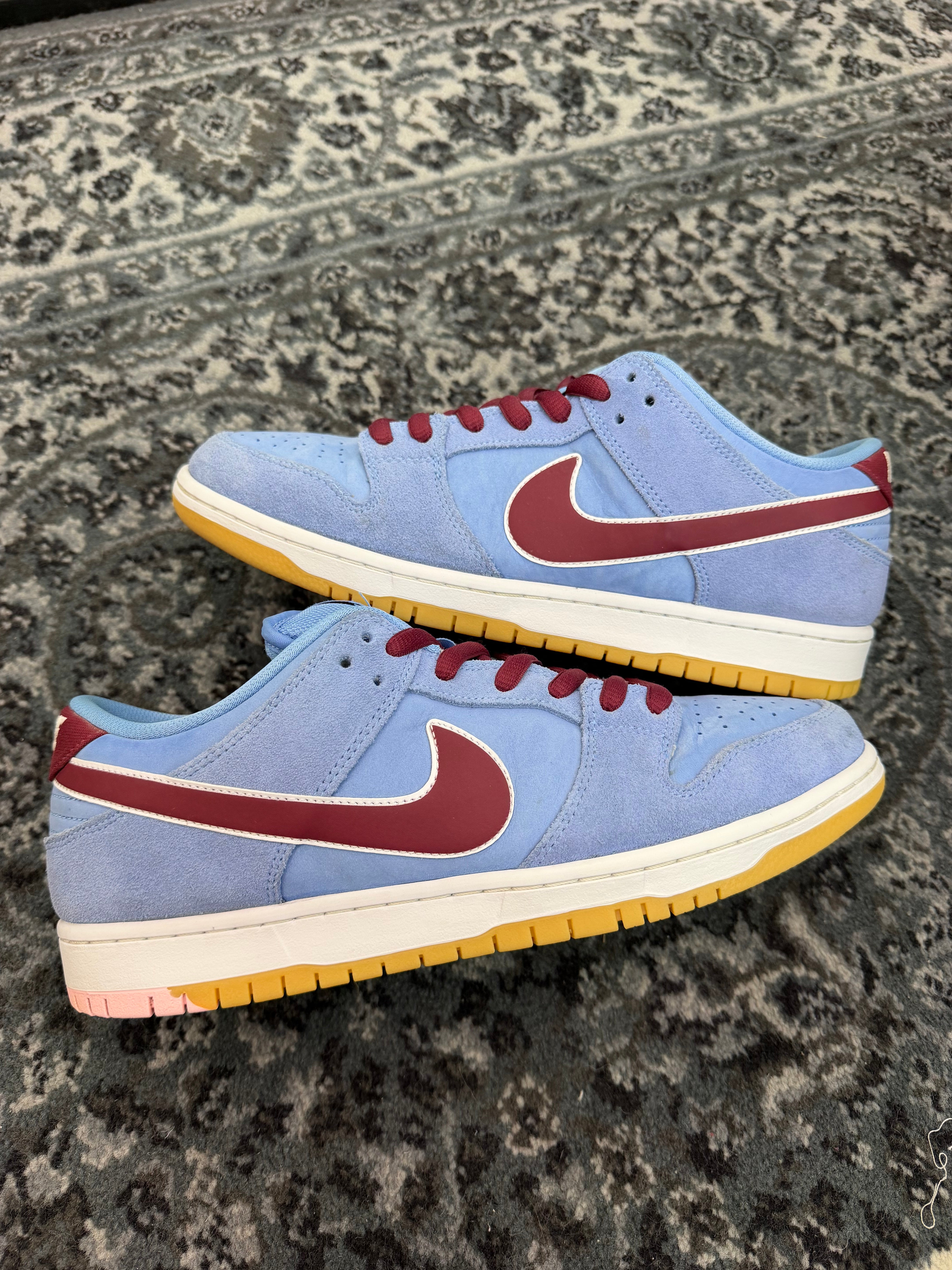 Nike Dunk Low SB “Philadelphia Phillies”