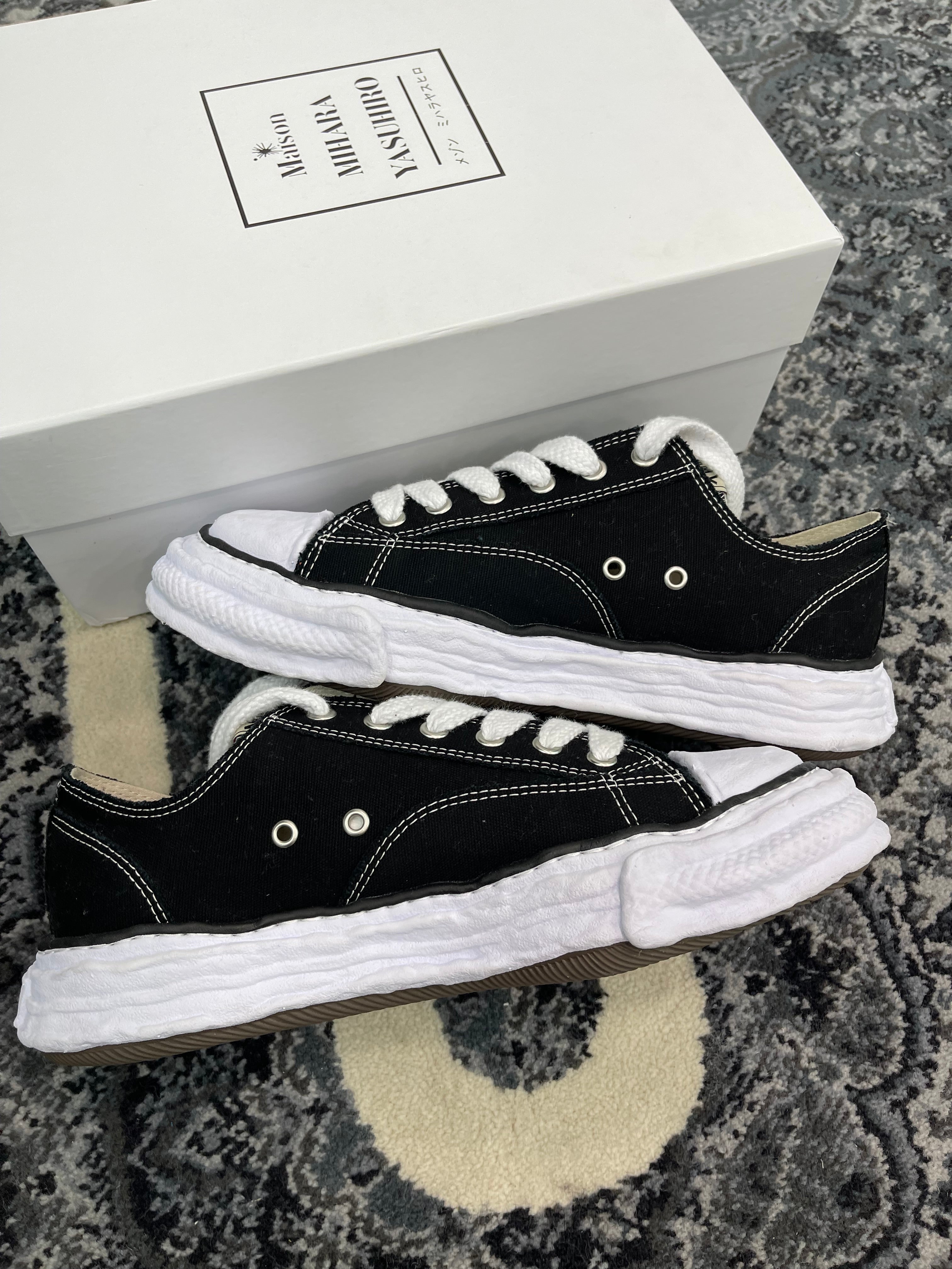 Maison Mihara Peterson Canvas Low “Black”