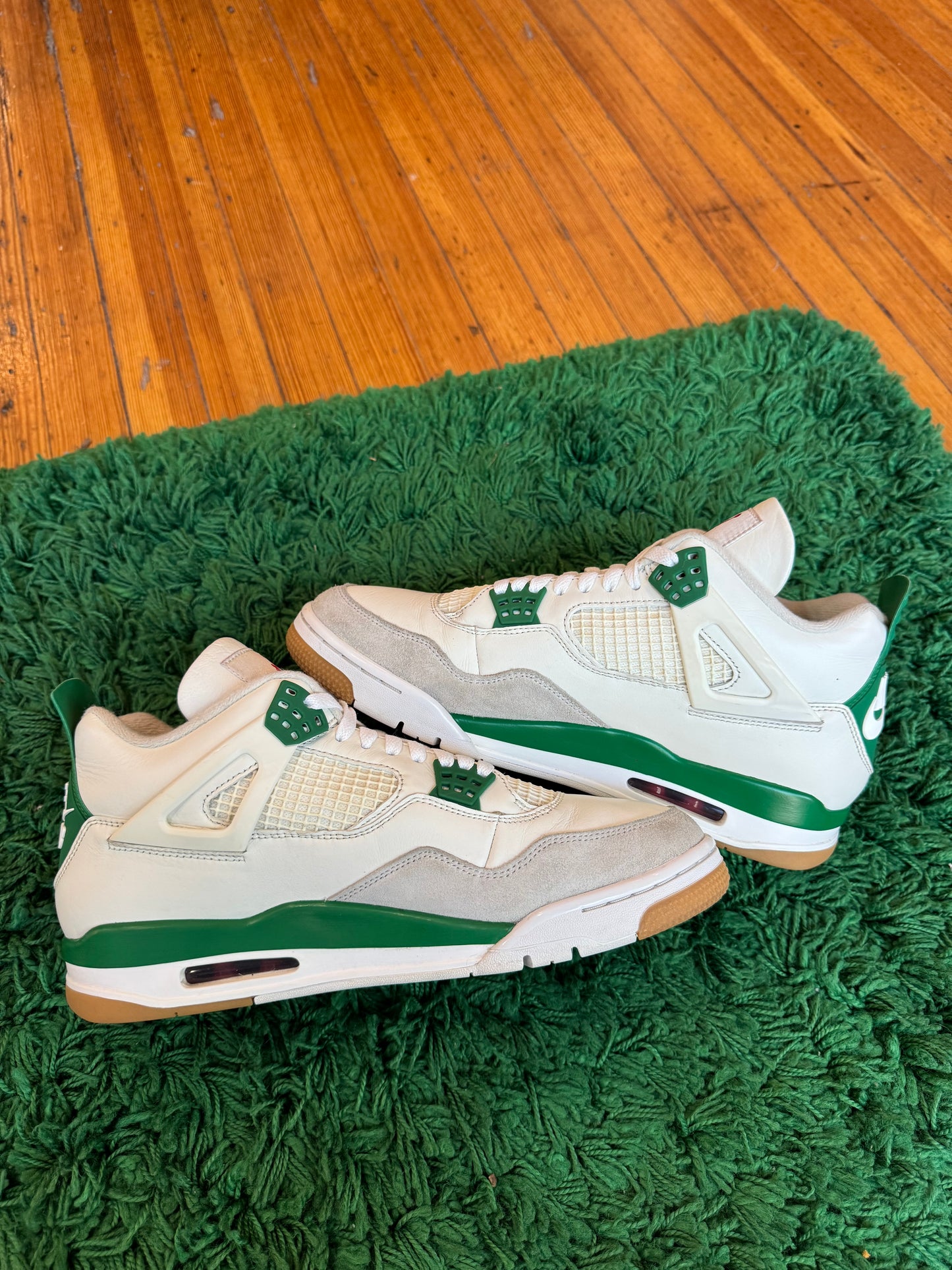 Jordan 4 SB “Pine Green”