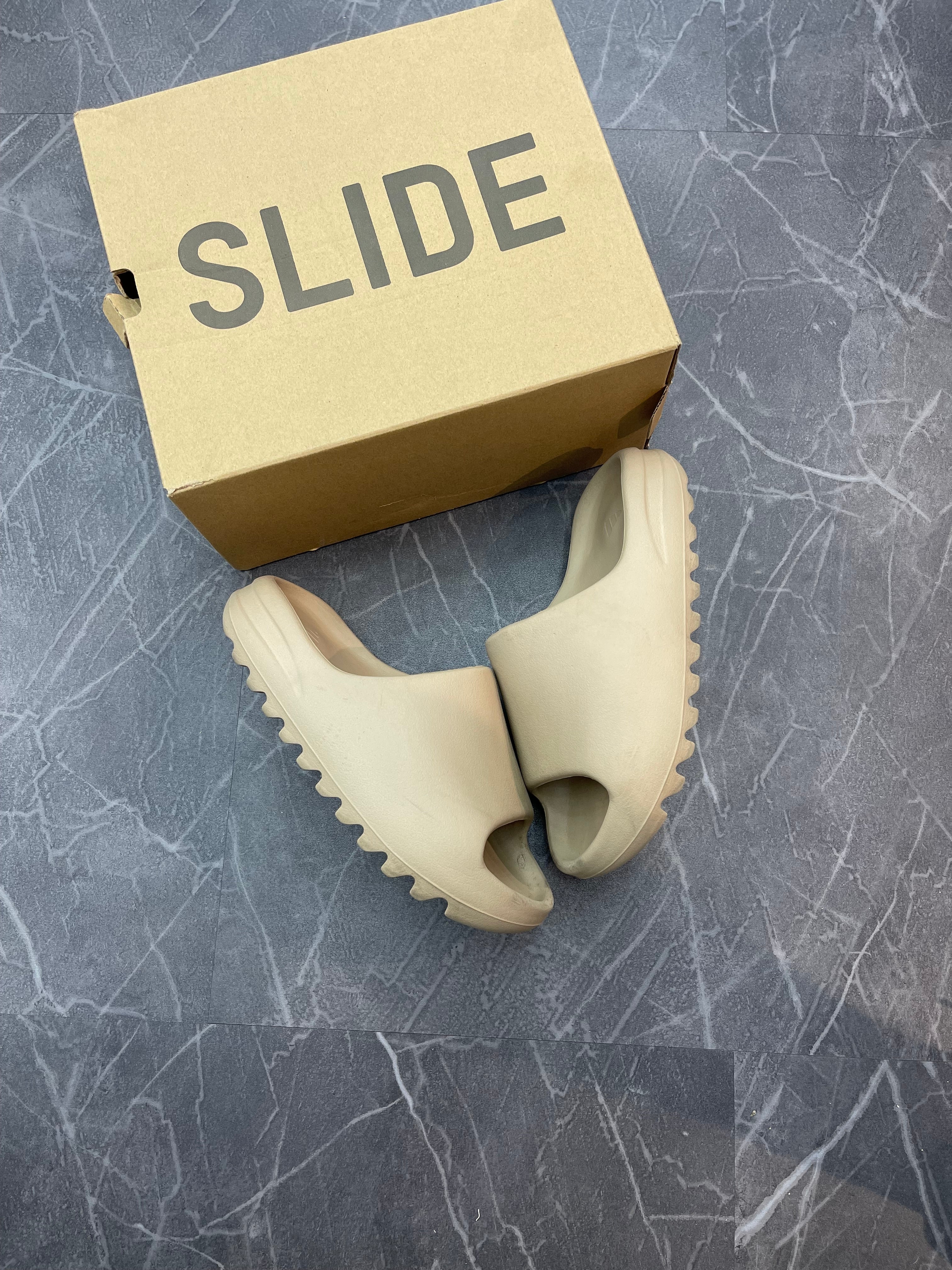 Yeezy Slide “Pure”