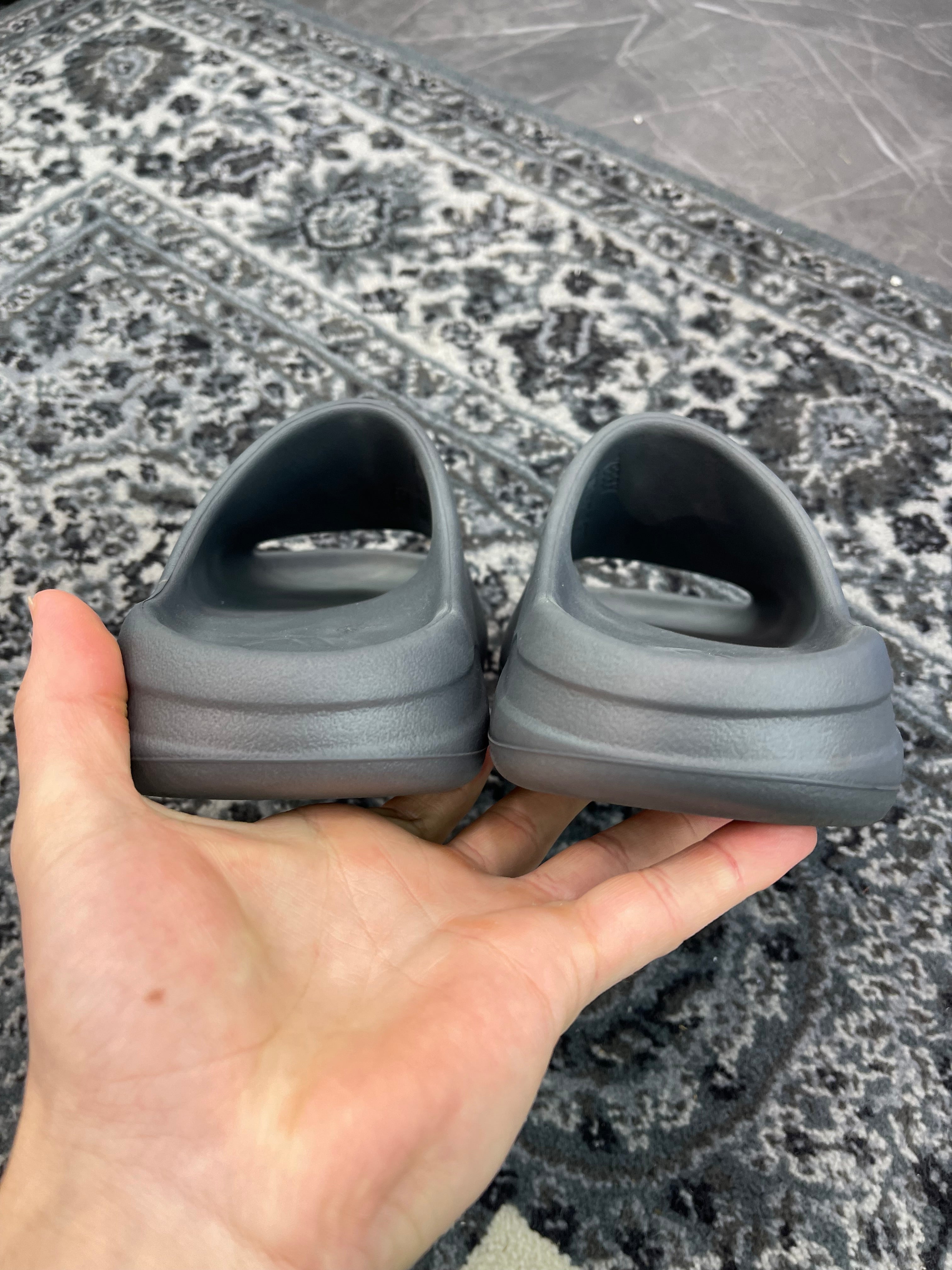Yeezy Slides “Granite”