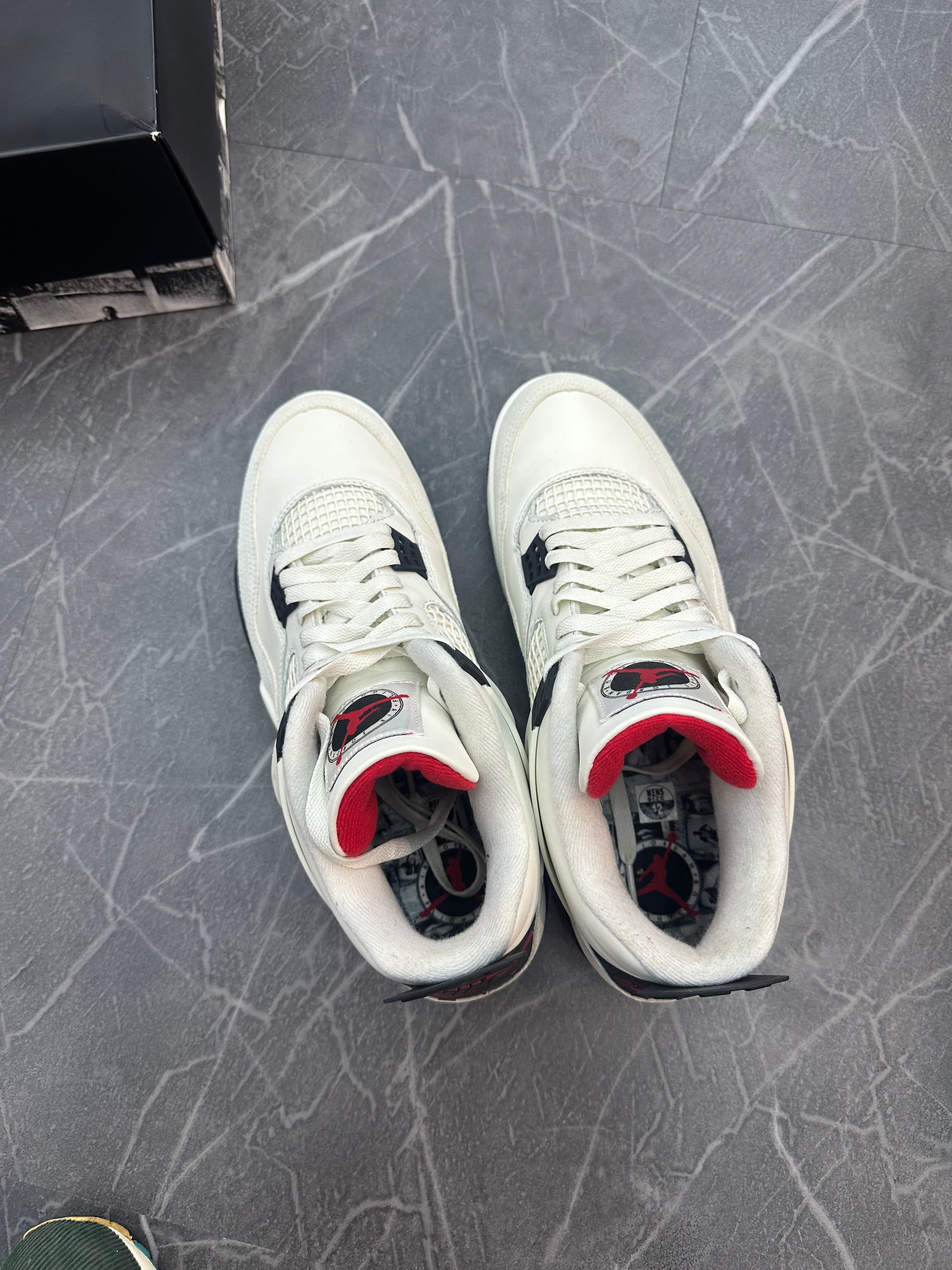 Jordan 4 “Flight Club”