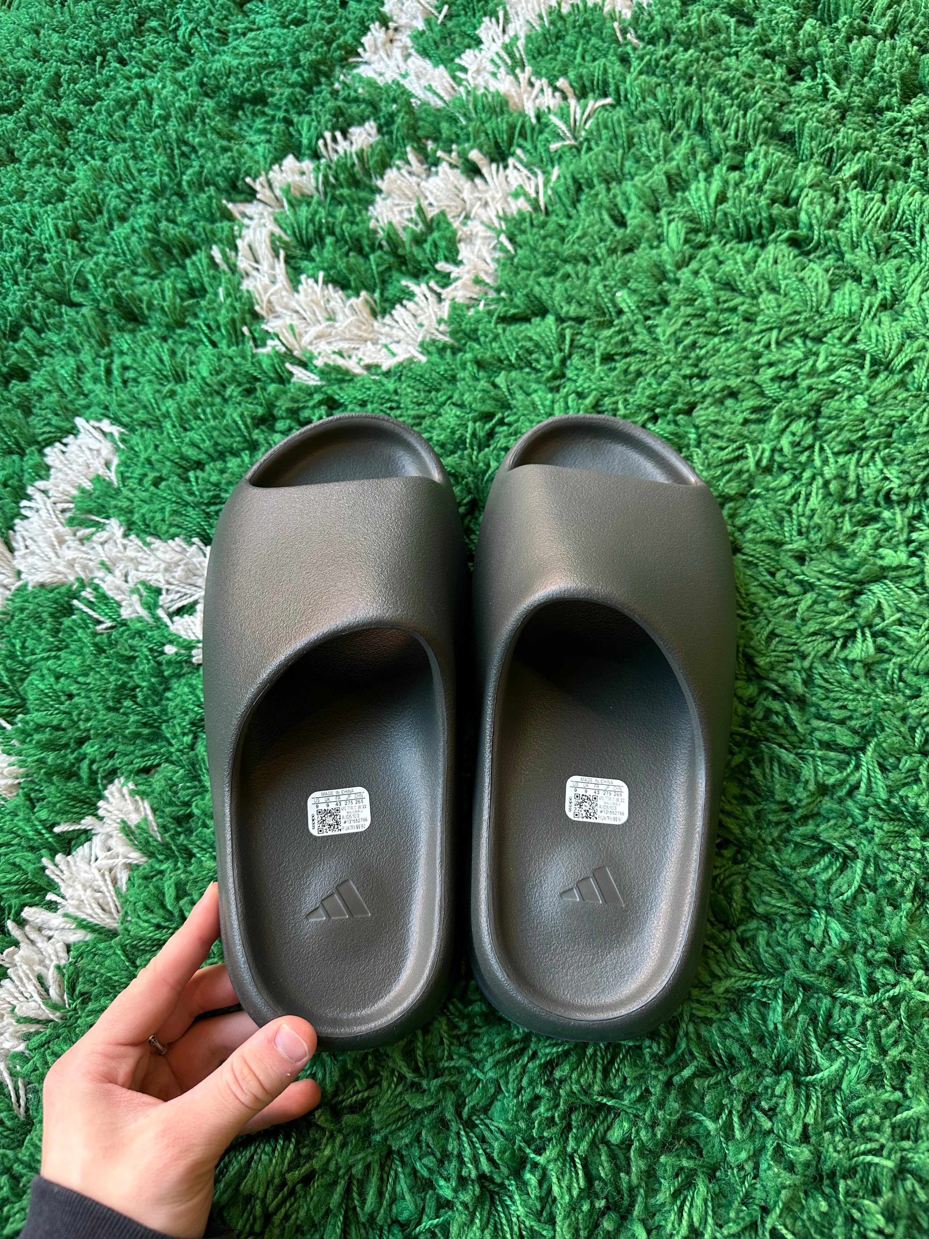 Yeezy Slide “Dark Onyx”
