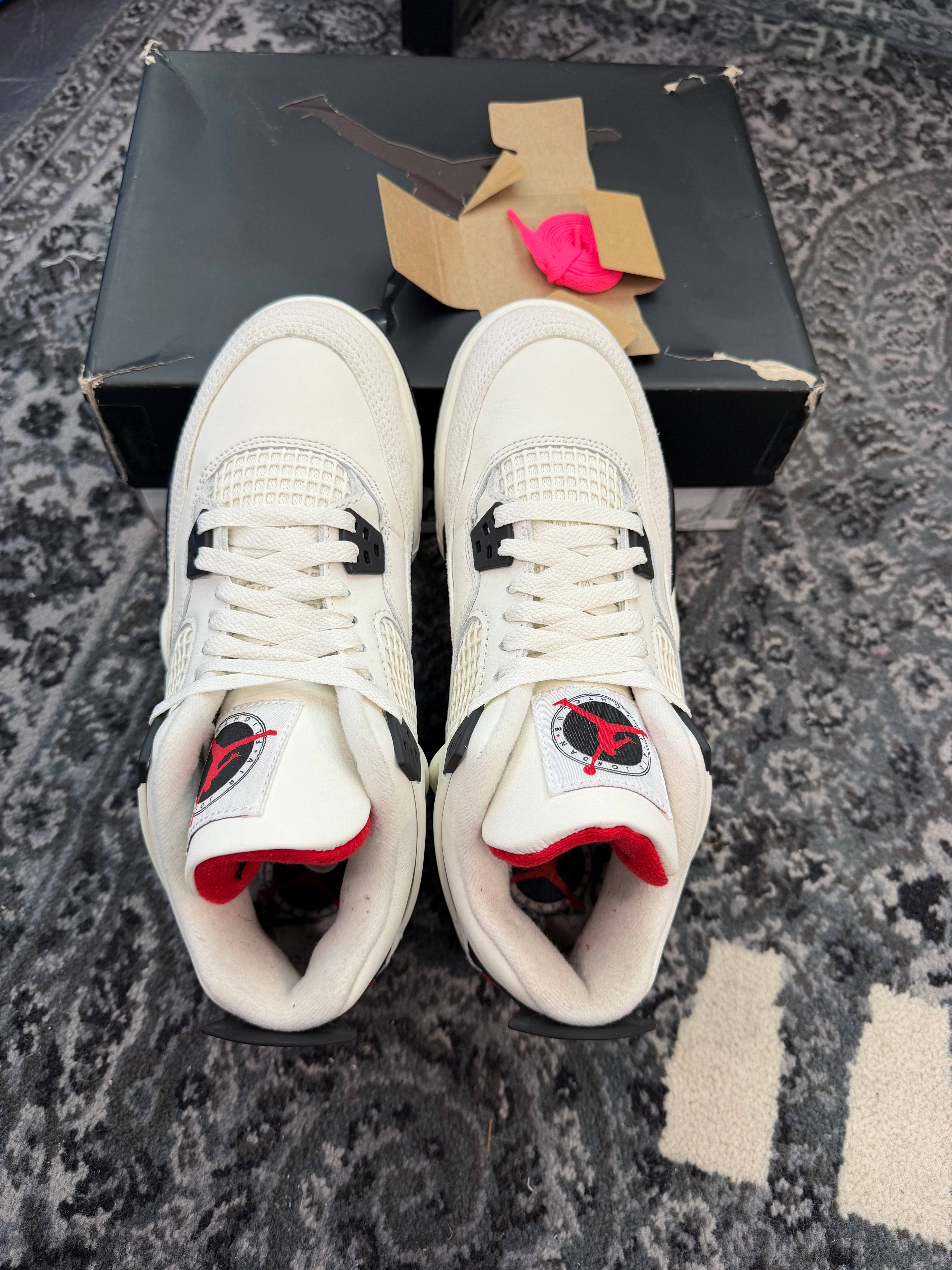 Jordan 4 “Flight Club”