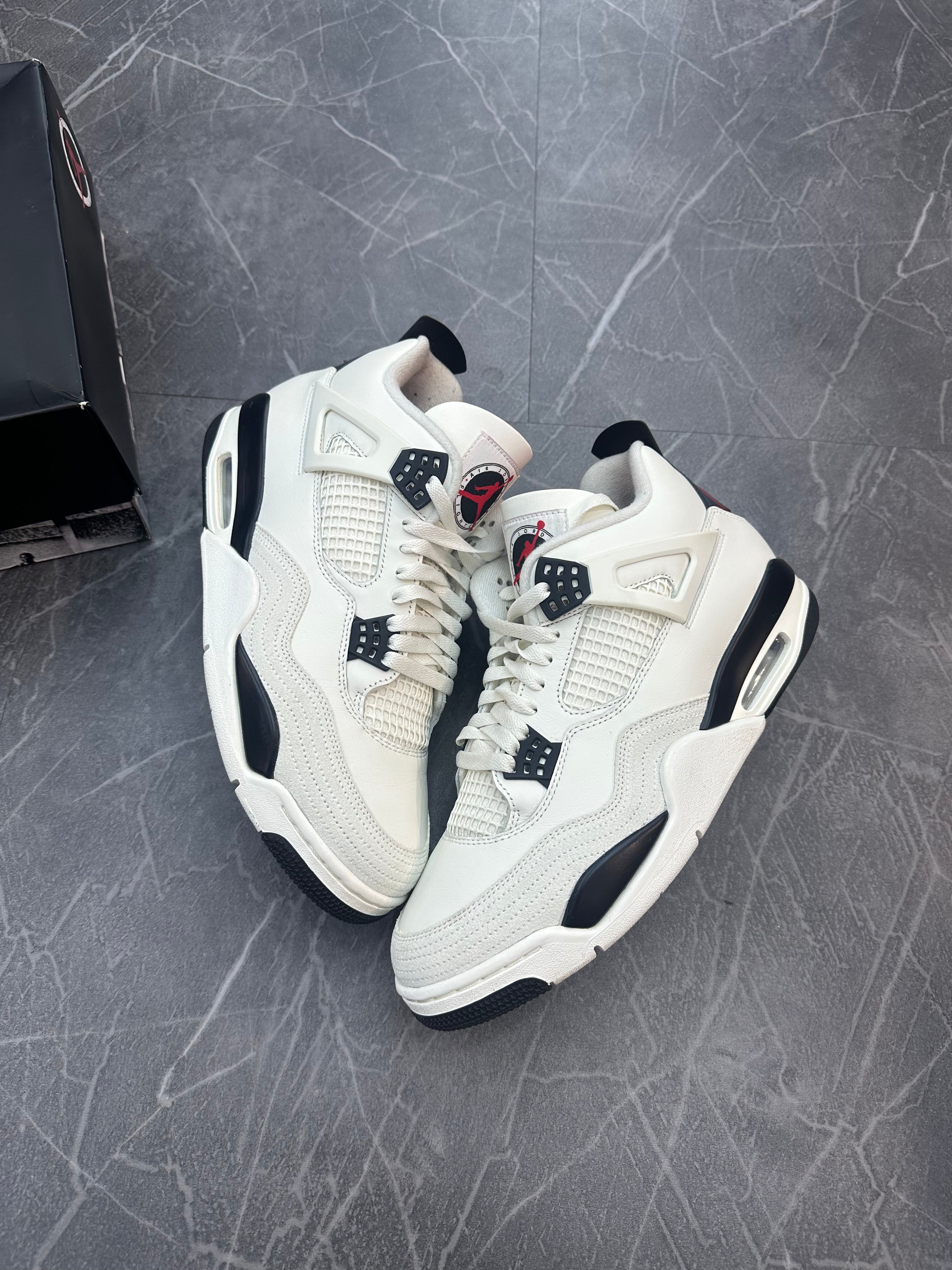 Jordan 4 “Flight Club”