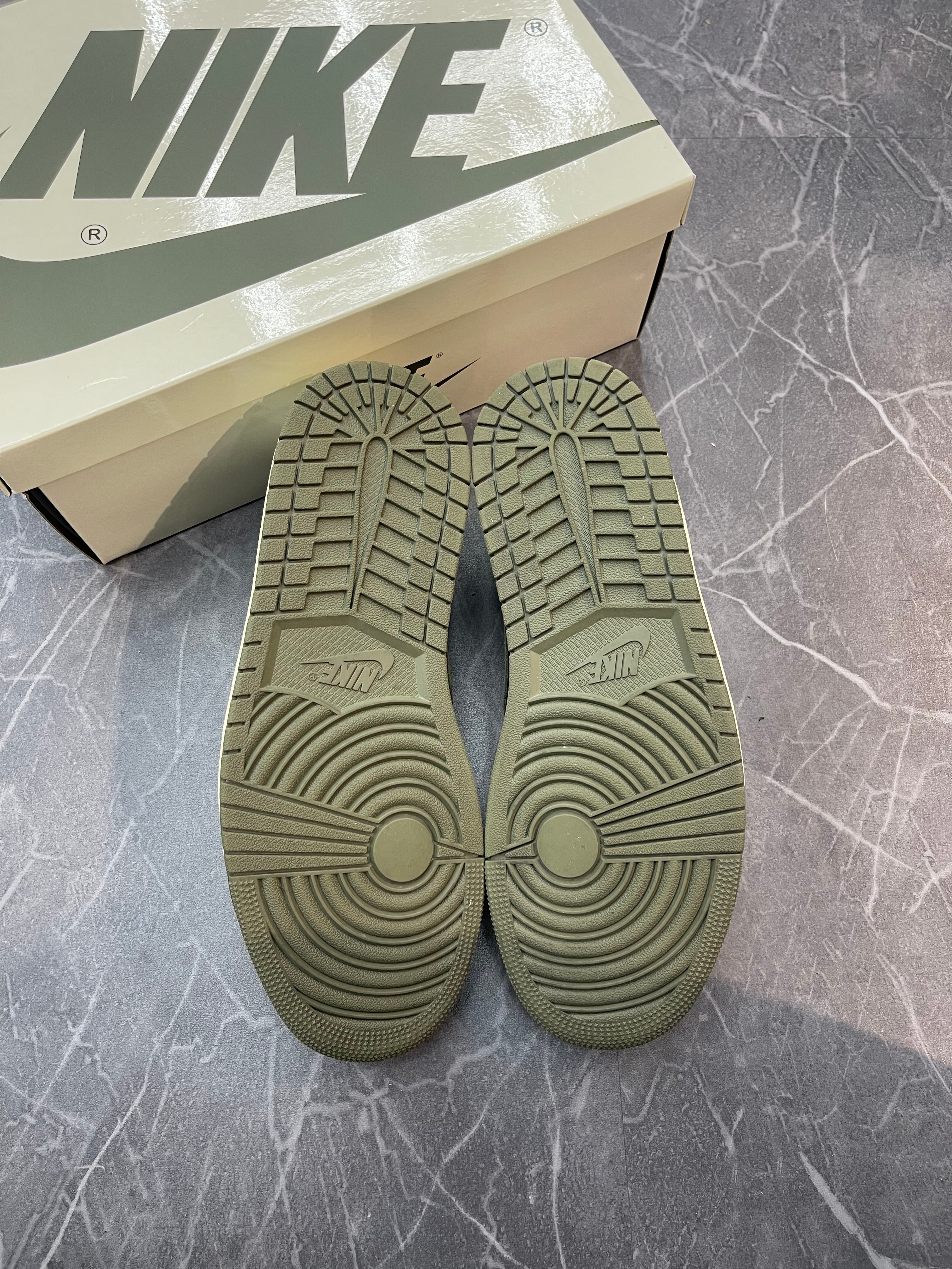 Jordan 1 Low Travis Scott “Olive”