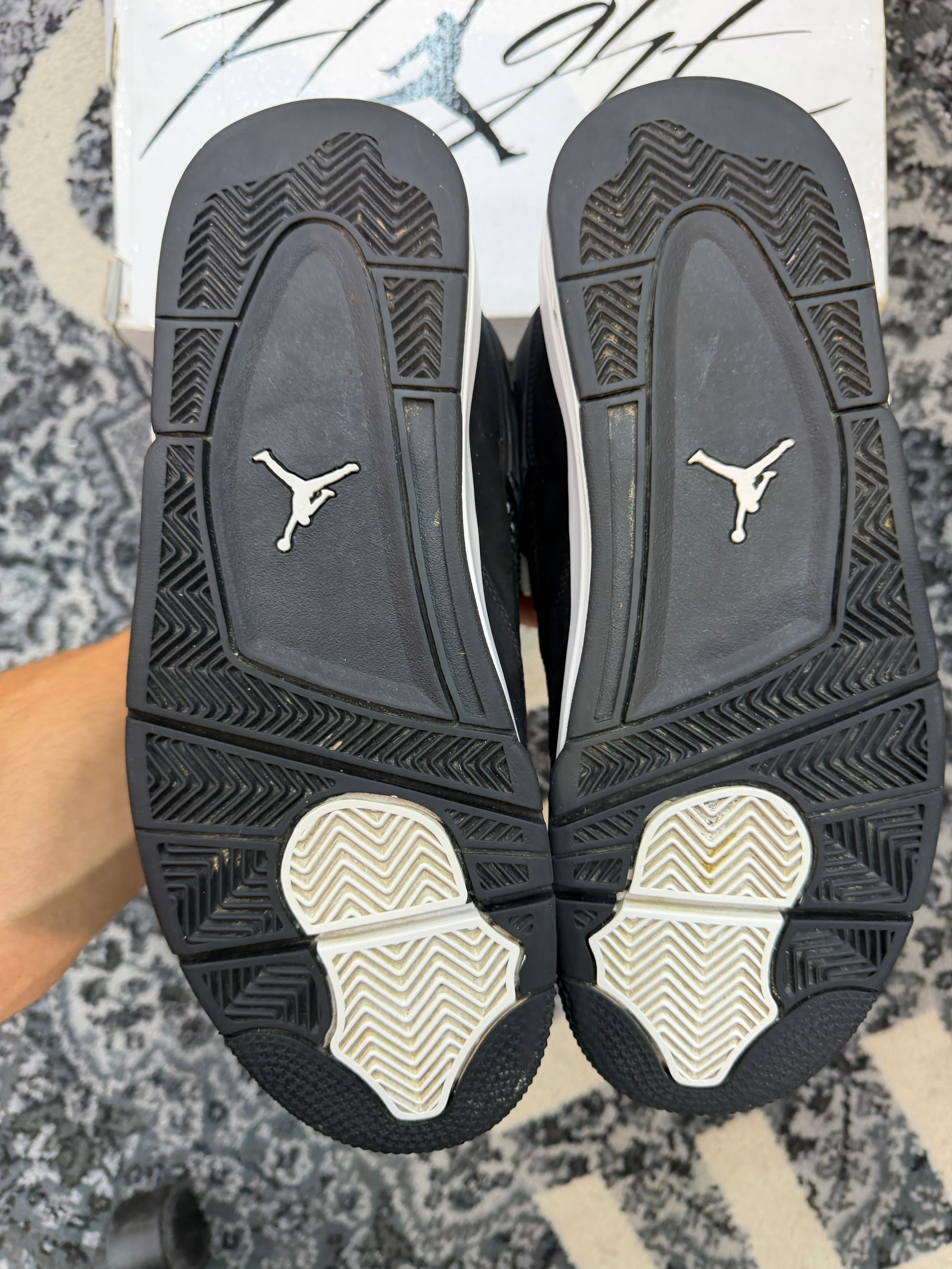 Jordan 4 “White Thunder”