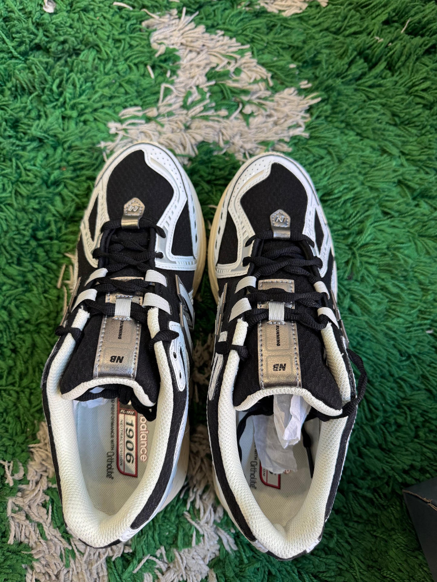 New Balance 1906r “White Black Metallic”