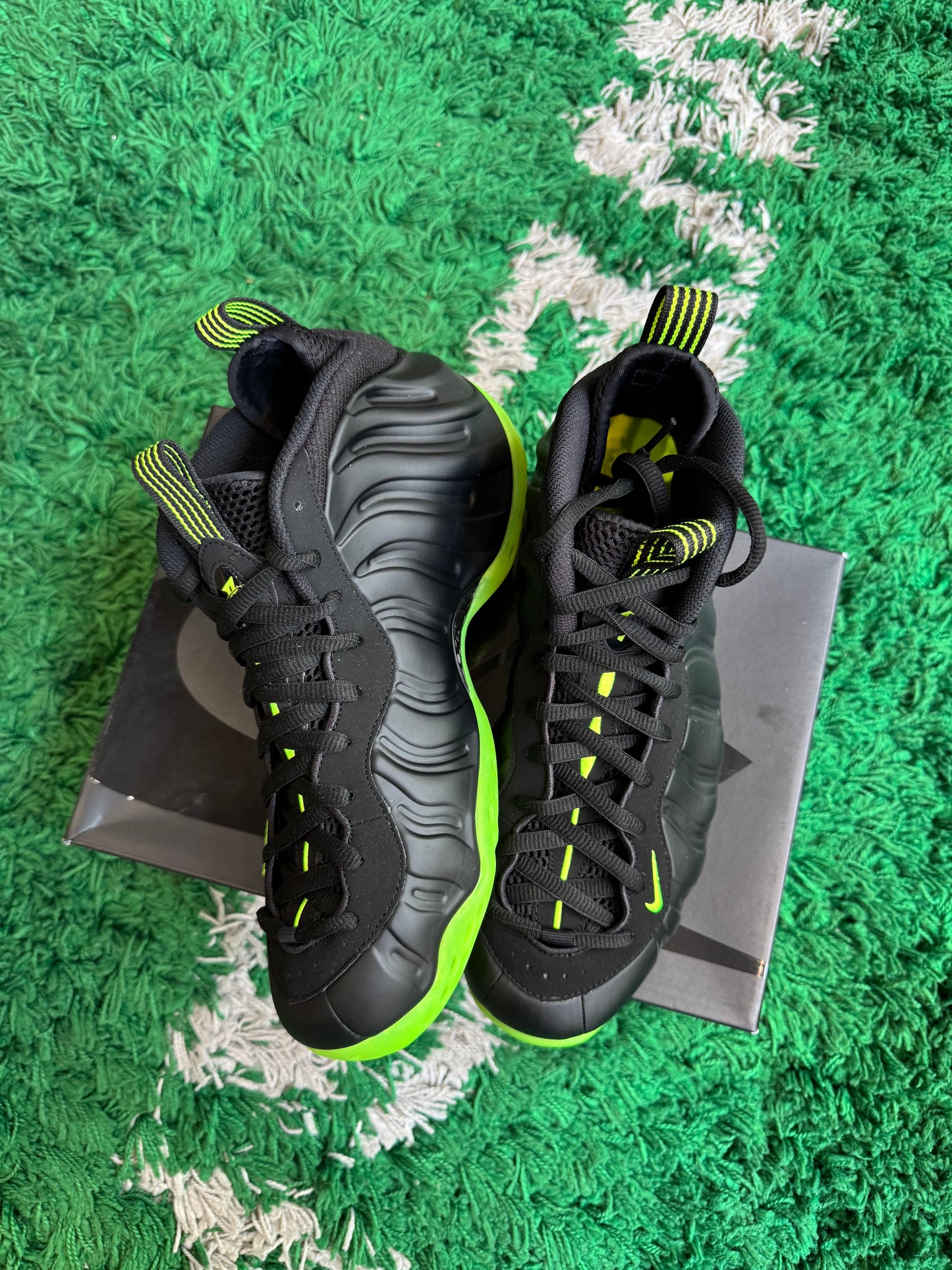 Nike Air Foamposite One Black Volt