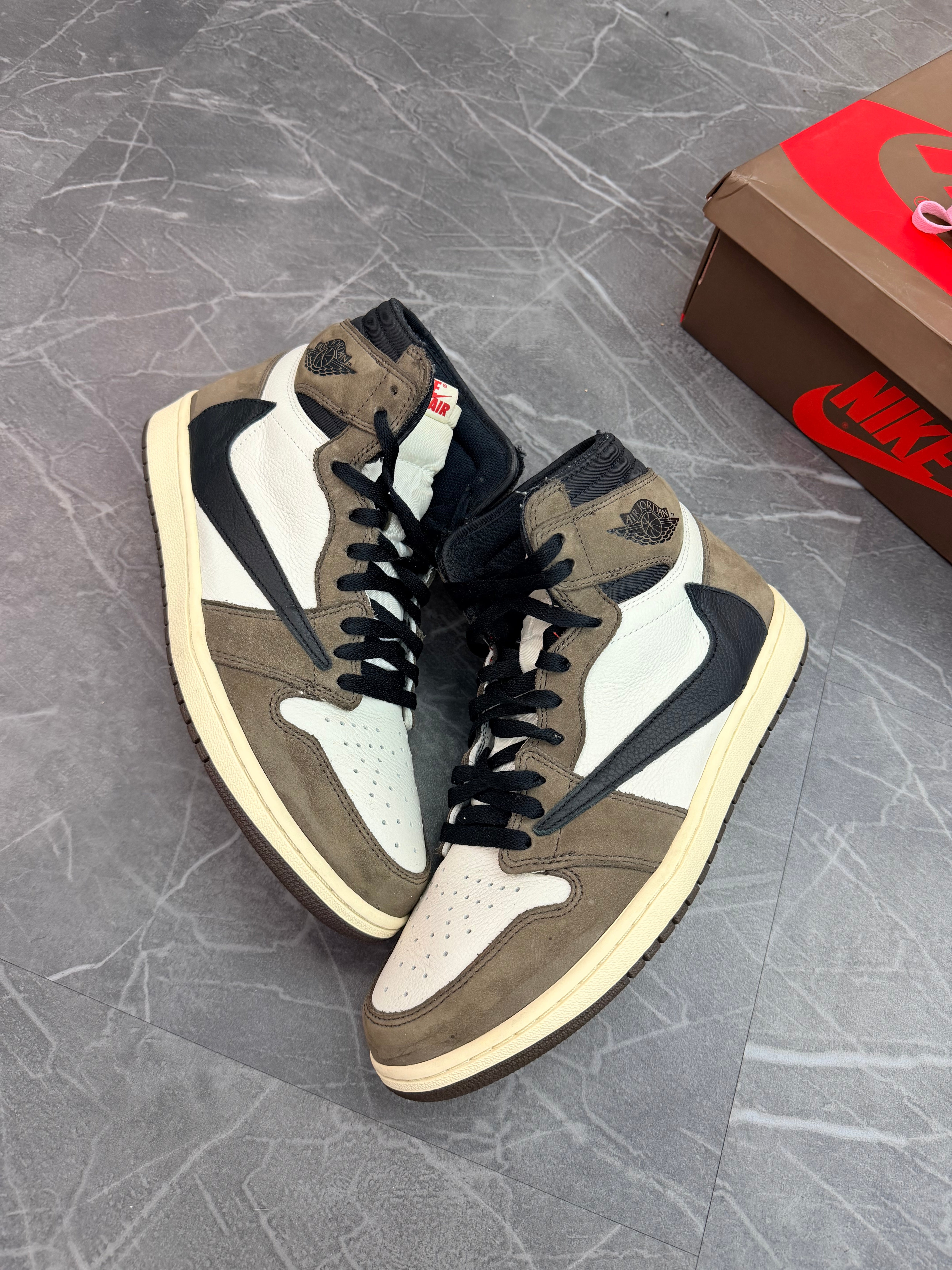 Travis Scott Jordan 1 High “OG Mocha”