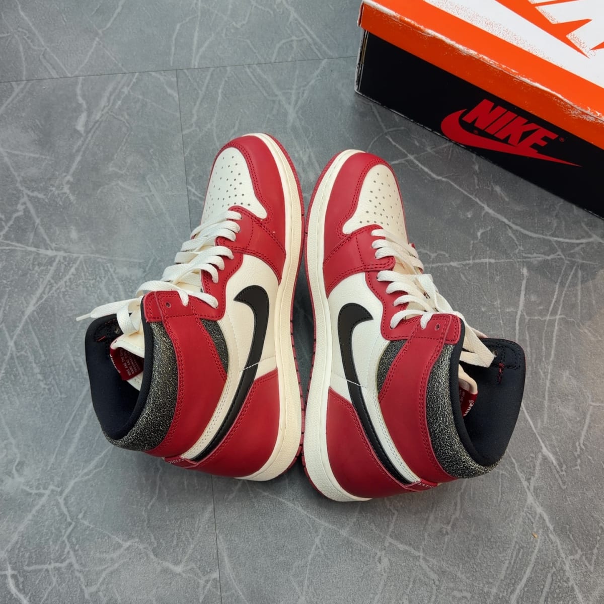 Jordan 1 Retro High OG Chicago Lost and Found (Size 10.5) (Lightly Worn)