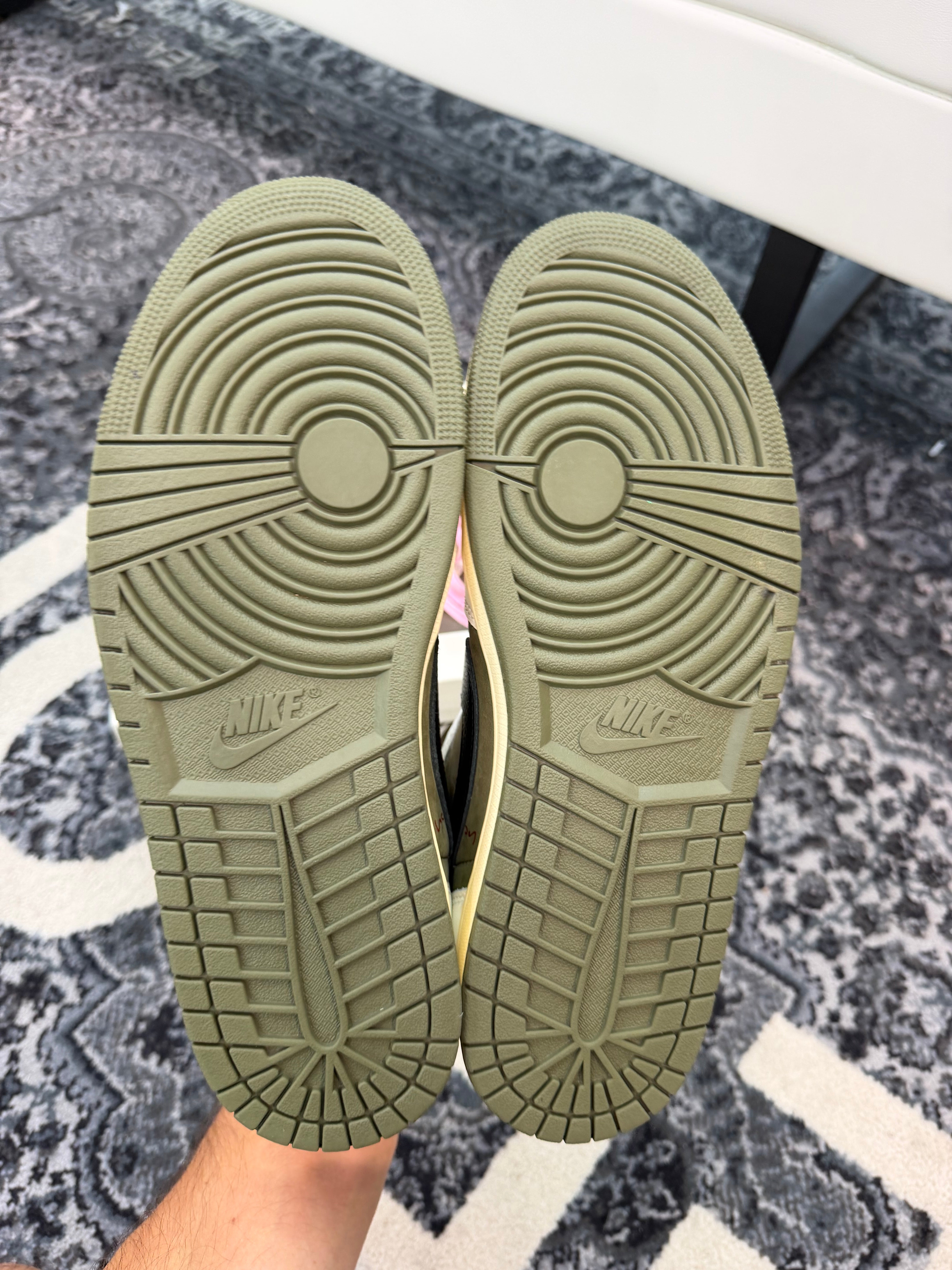 Jordan 1 Low x Travis Scott “Medium Olive”