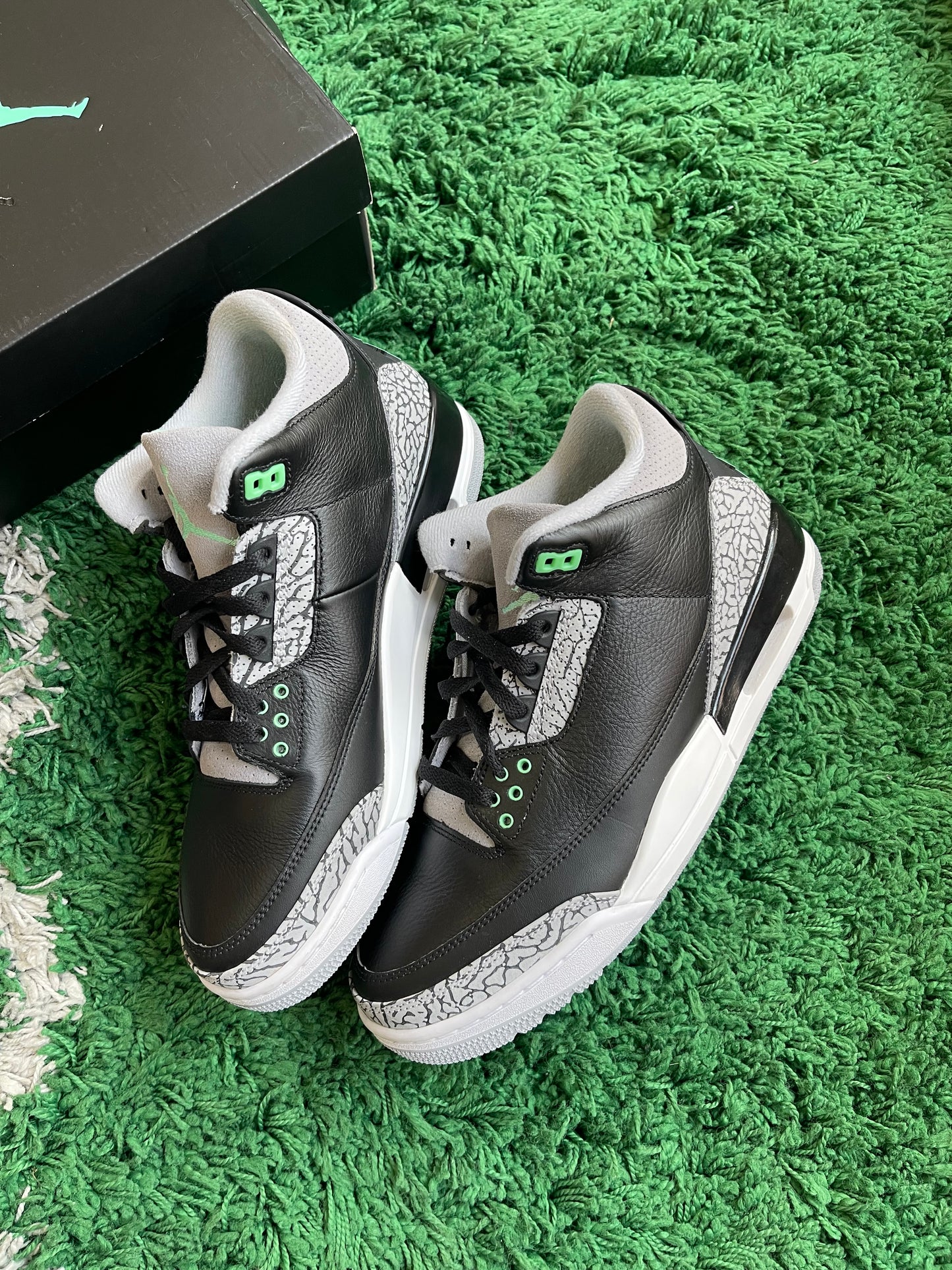 Jordan 3 “Green Glow”