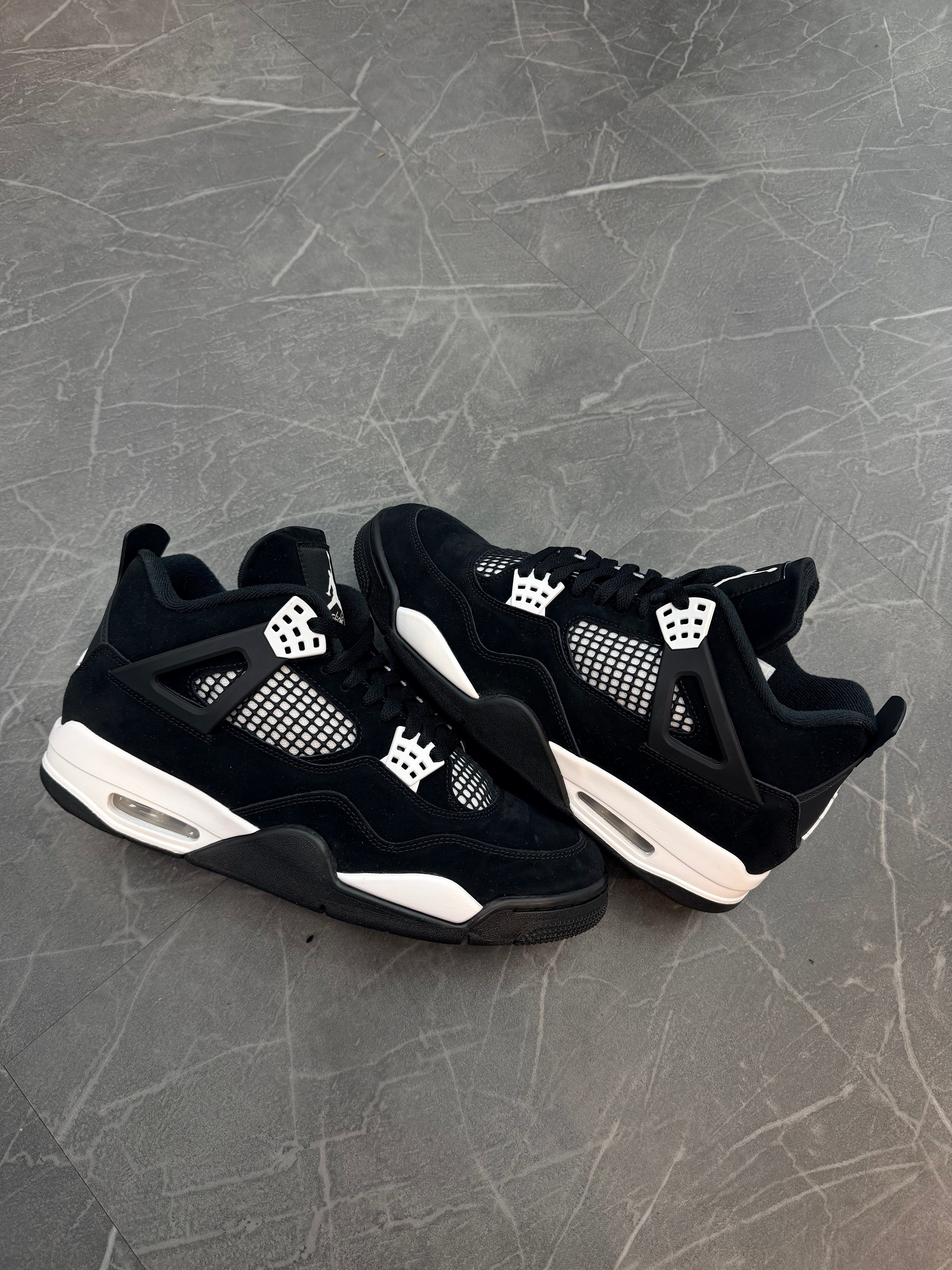 Jordan 4 “White Thunder”