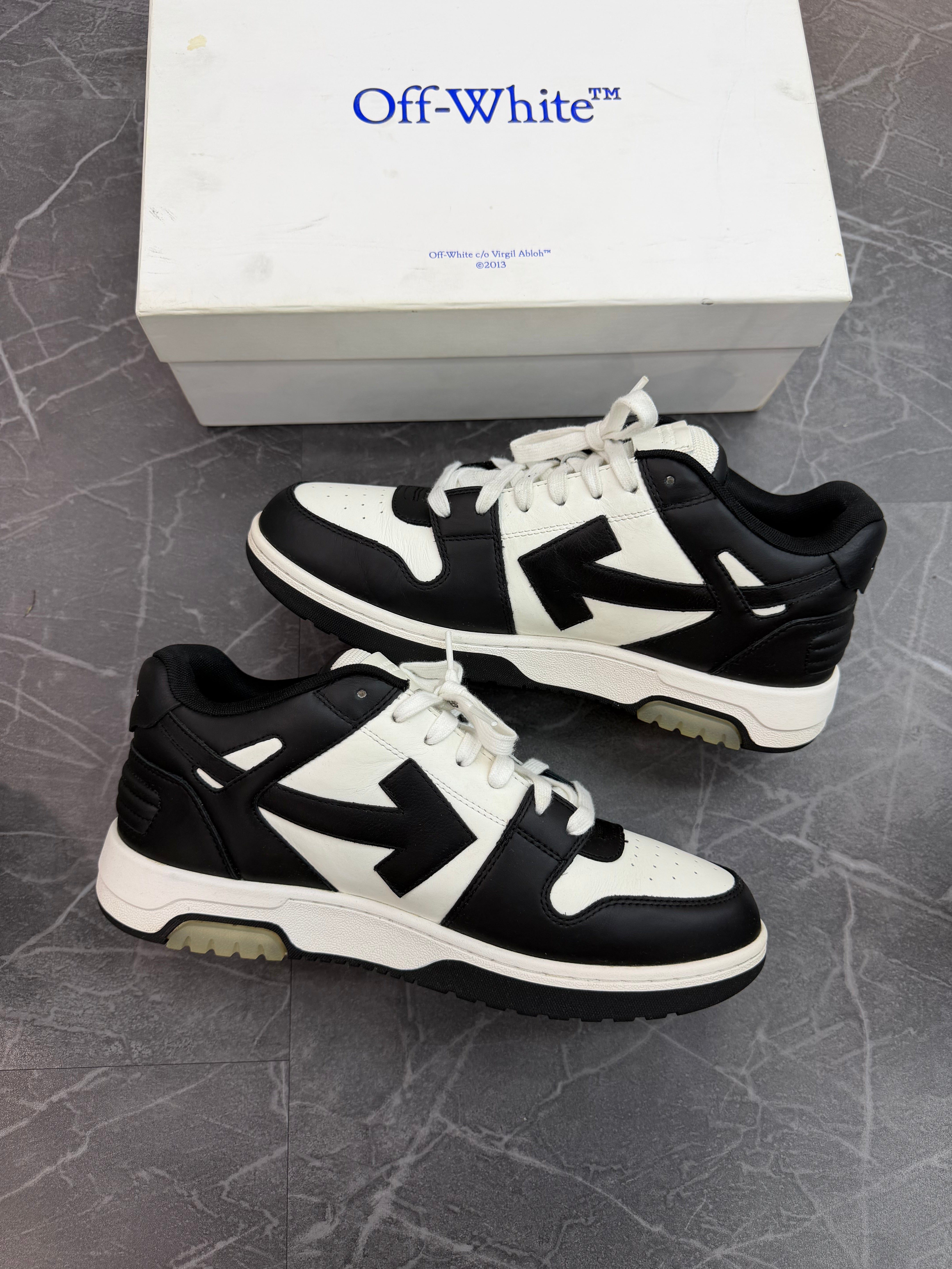 Off White Out Of Office “Black White”
