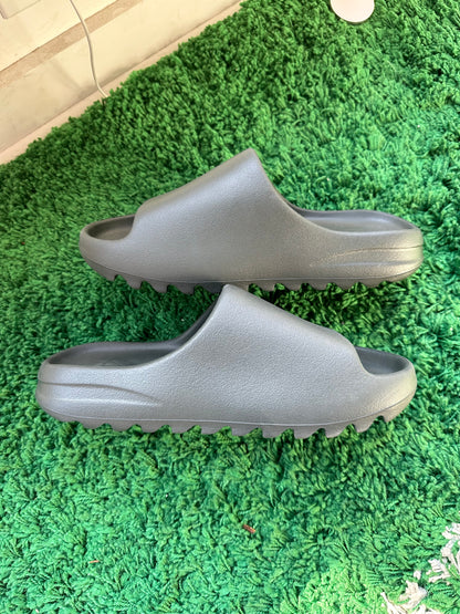 Yeezy Slide “Dark Onyx”