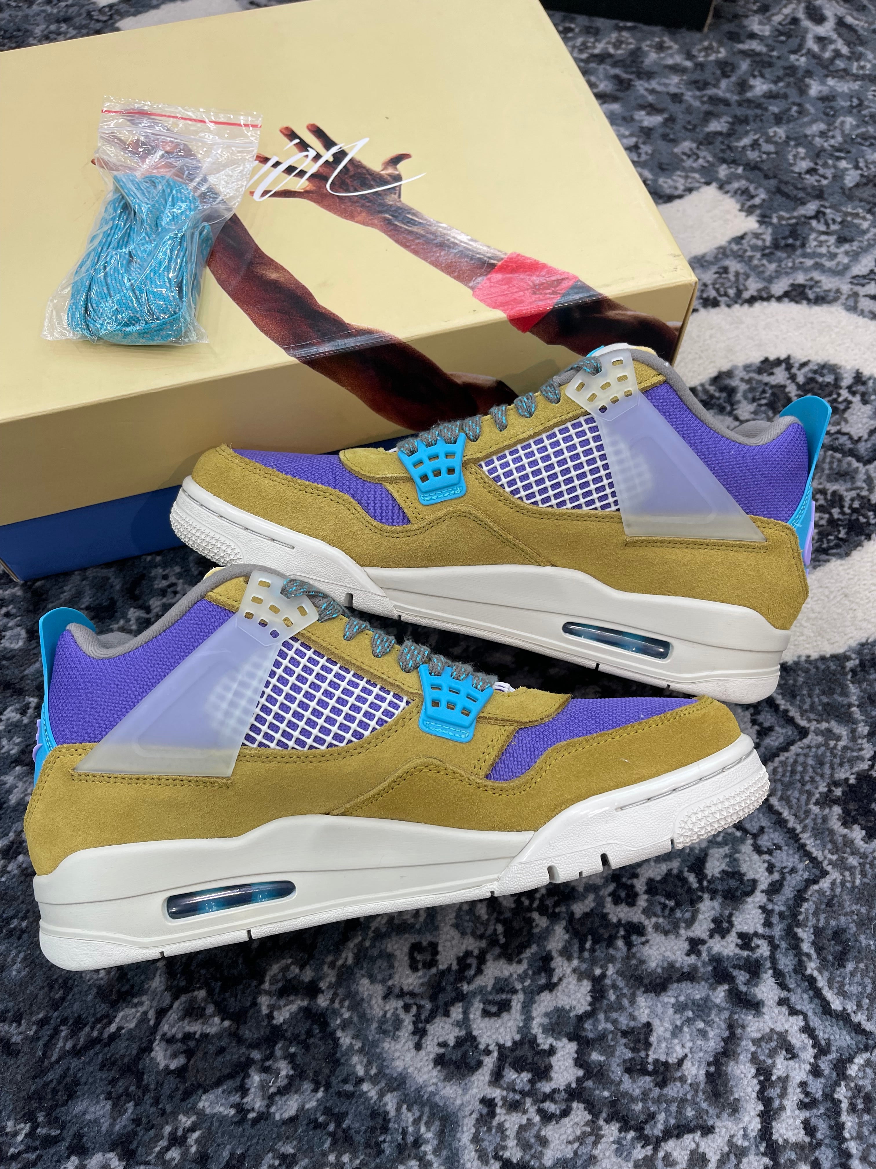 Jordan 4 x Union “Desert Moss”