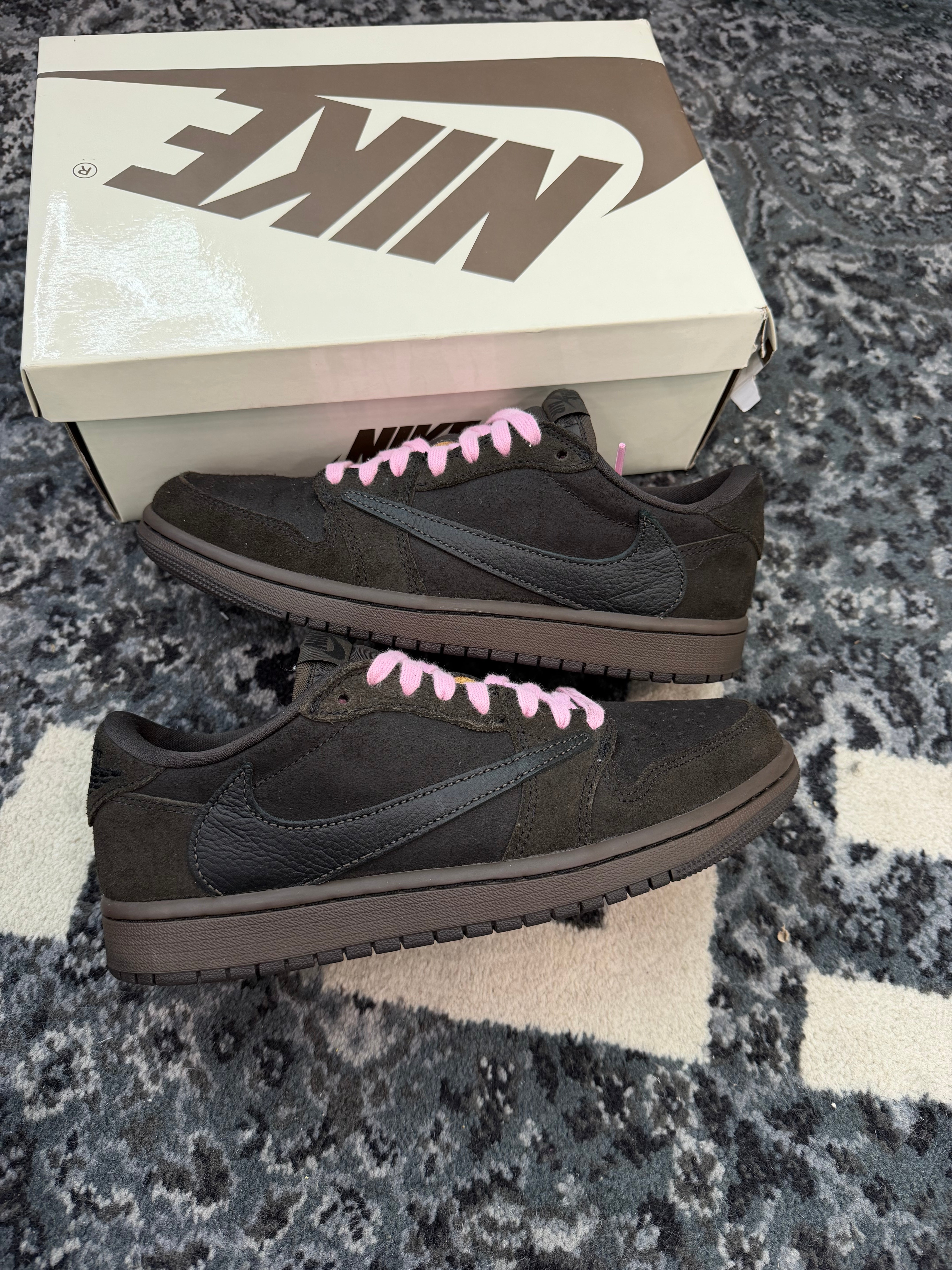 Jordan 1 Low x Travis Scott “Velvet Brown”