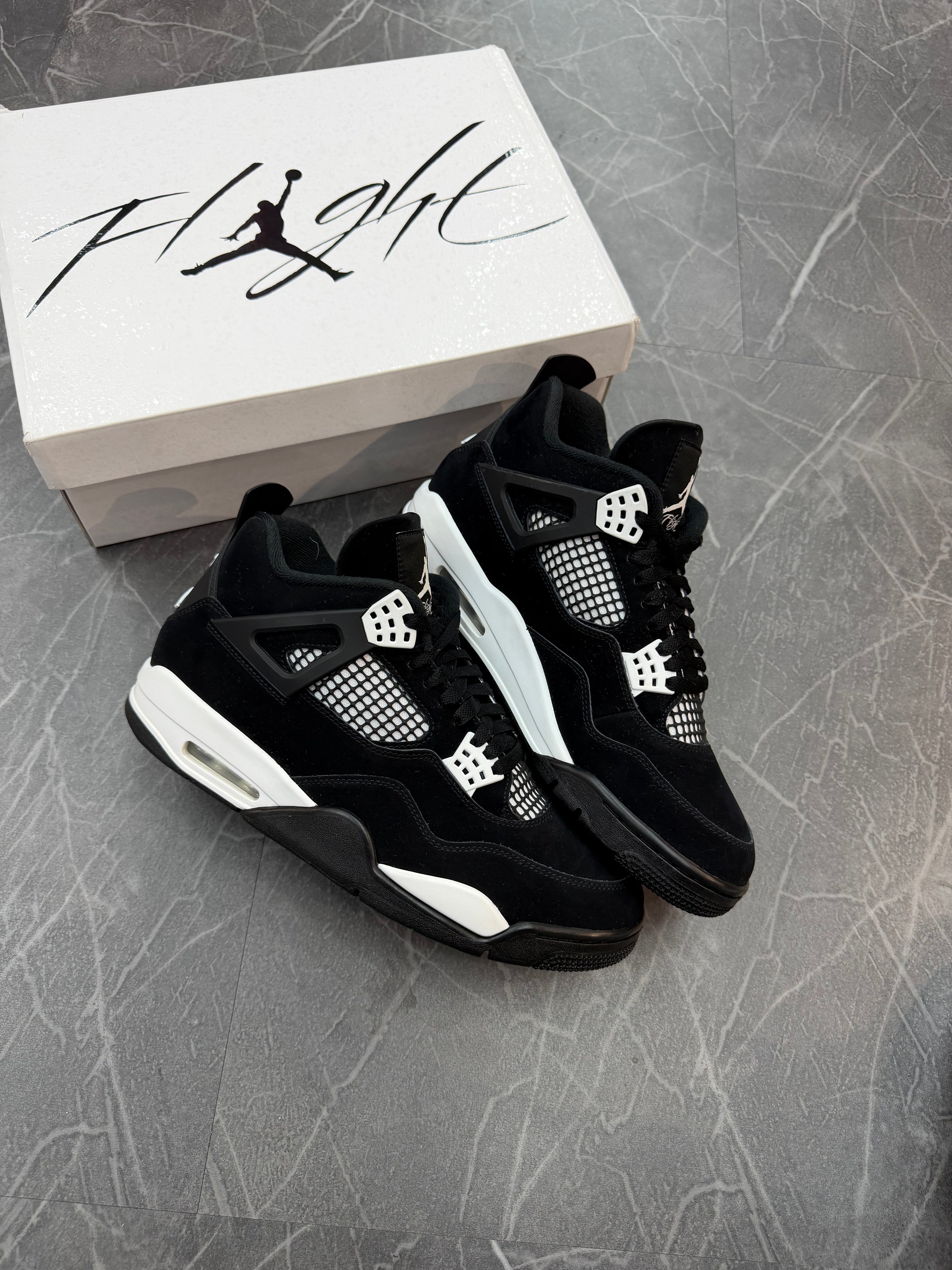 Jordan 4 “White Thunder”