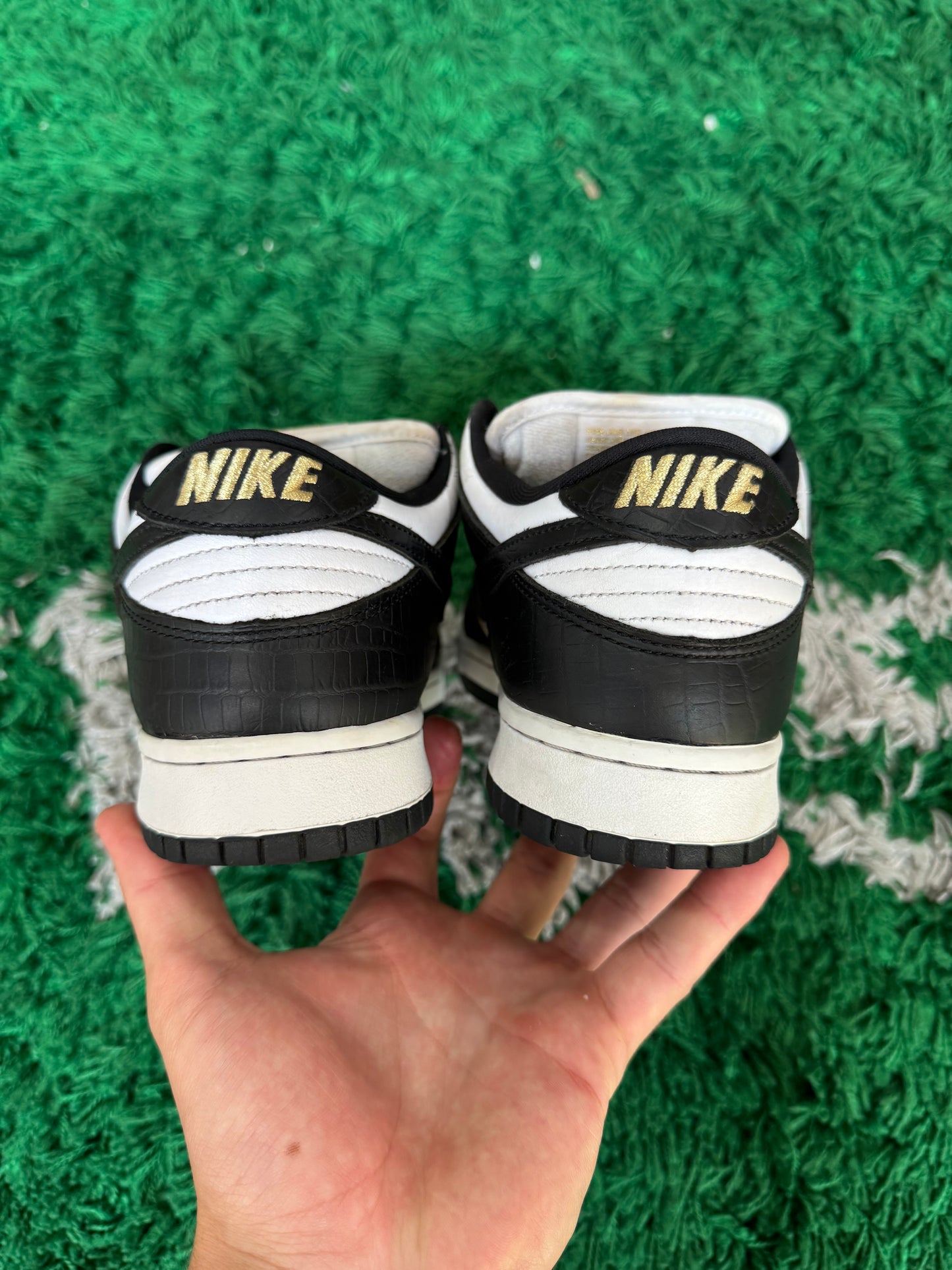 Nike SB Dunk Low Supreme Stars “Black”