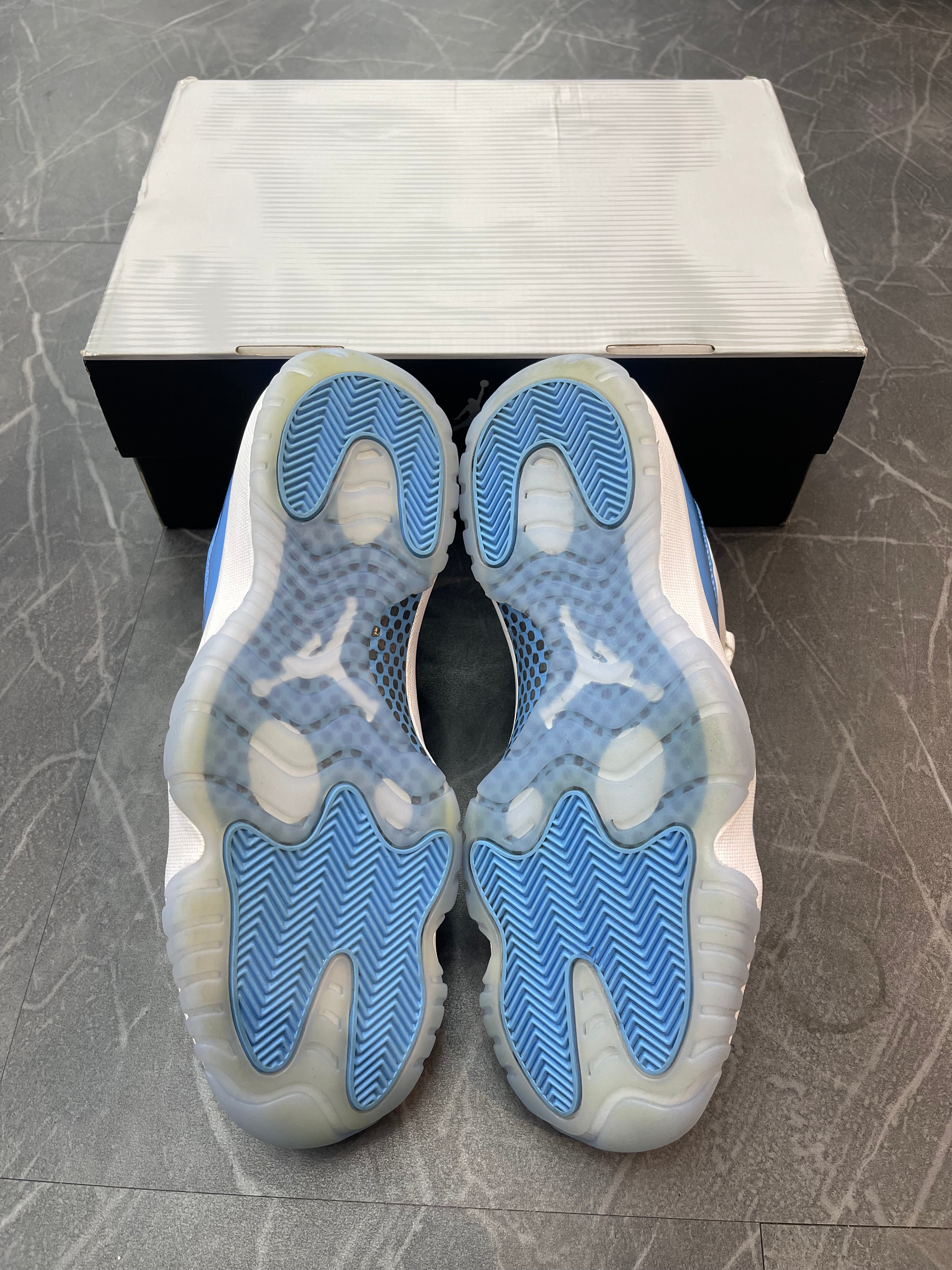 Jordan 11 Low “University Blue”