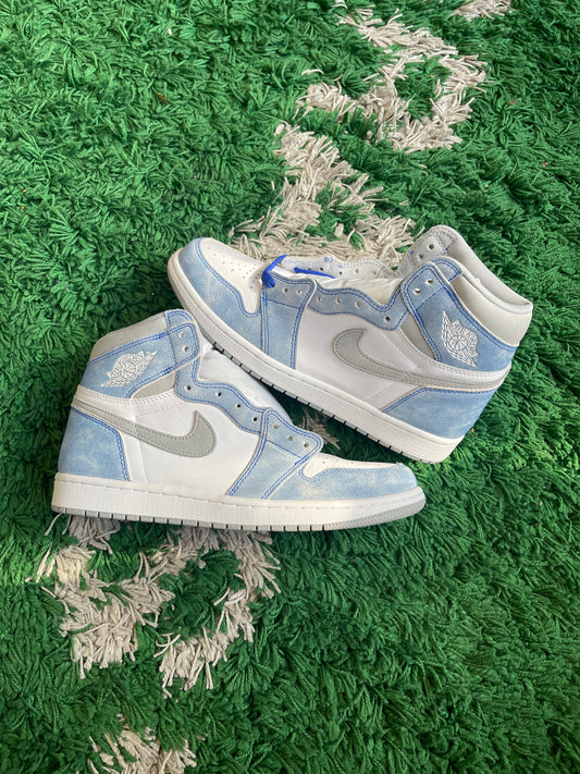 Jordan 1 High “Hyper Royal”