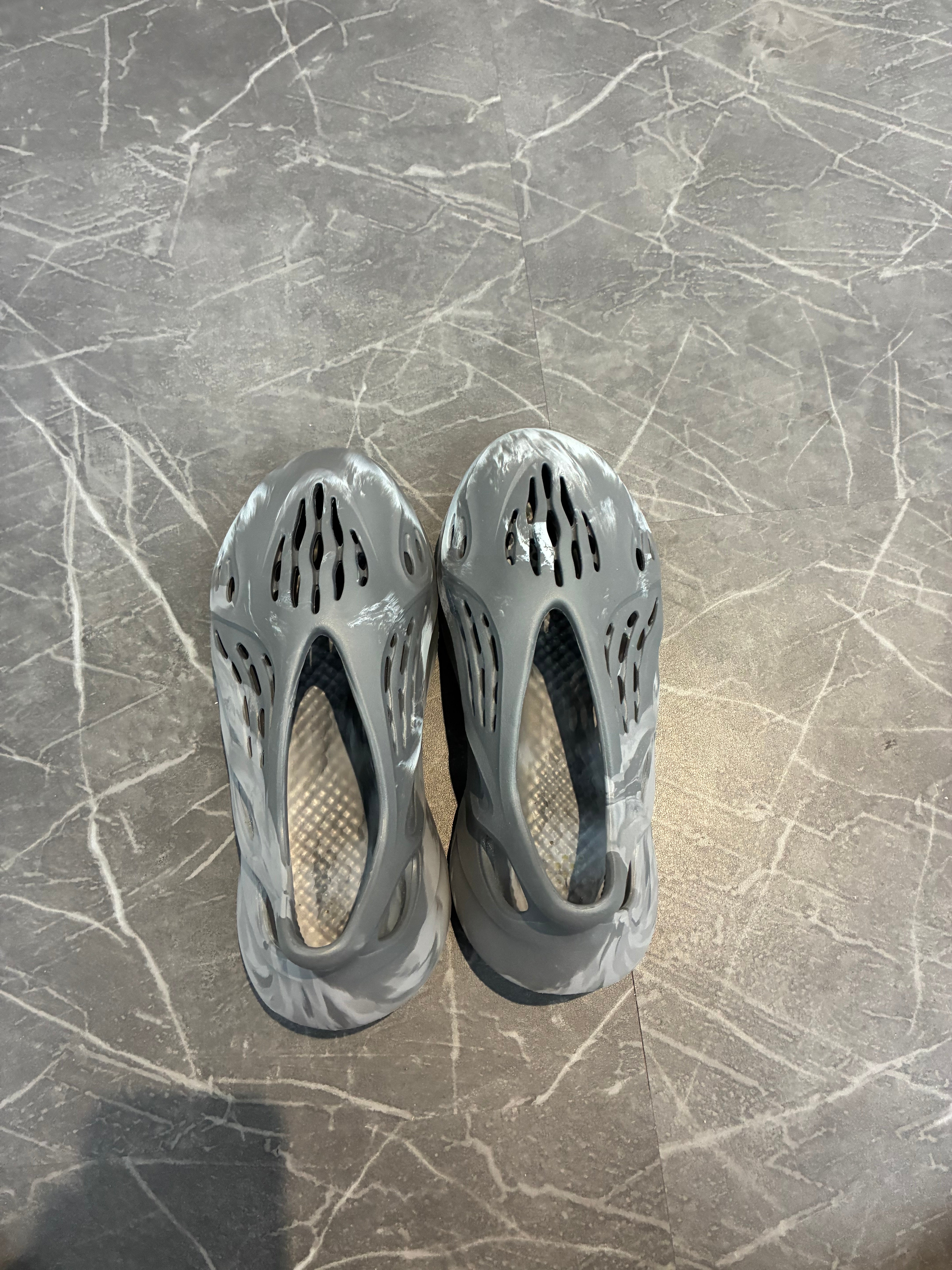 Yeezy Foam RNR “MX Granite”