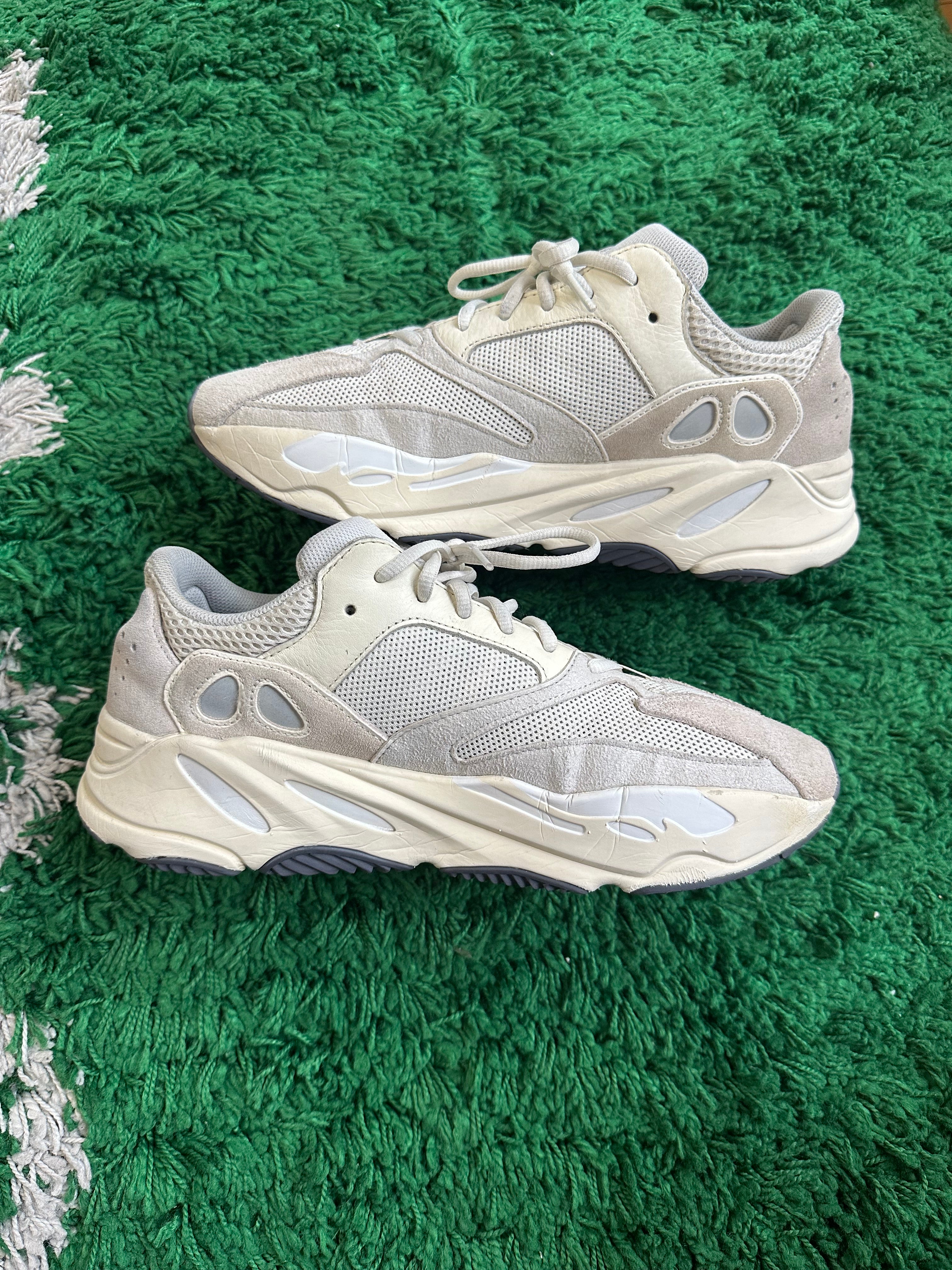 Yeezy 700 “Analog”