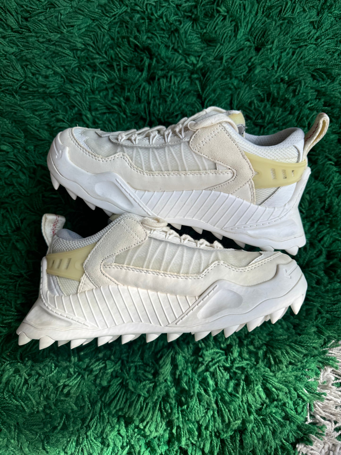 Off-White “White Odsy” 100 Claw