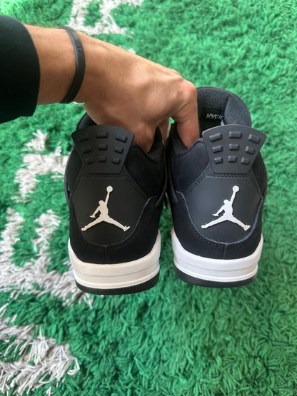 Jordan 4 “White Thunder”