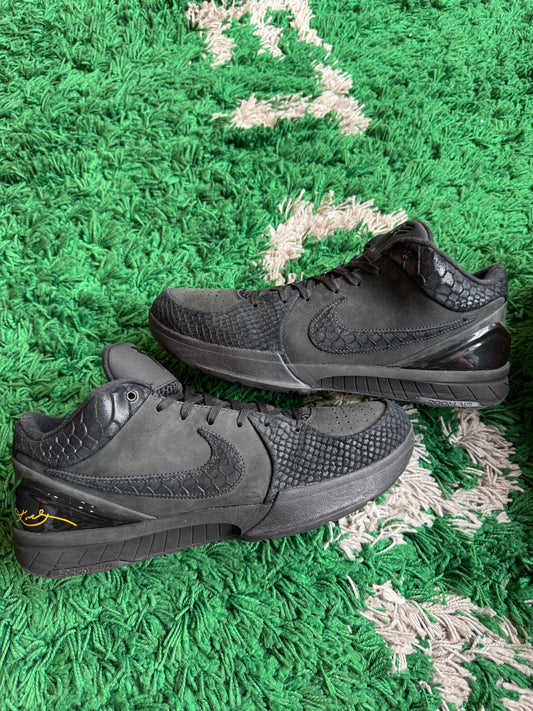 Kobe 4 Protro “Gift of Mamba”