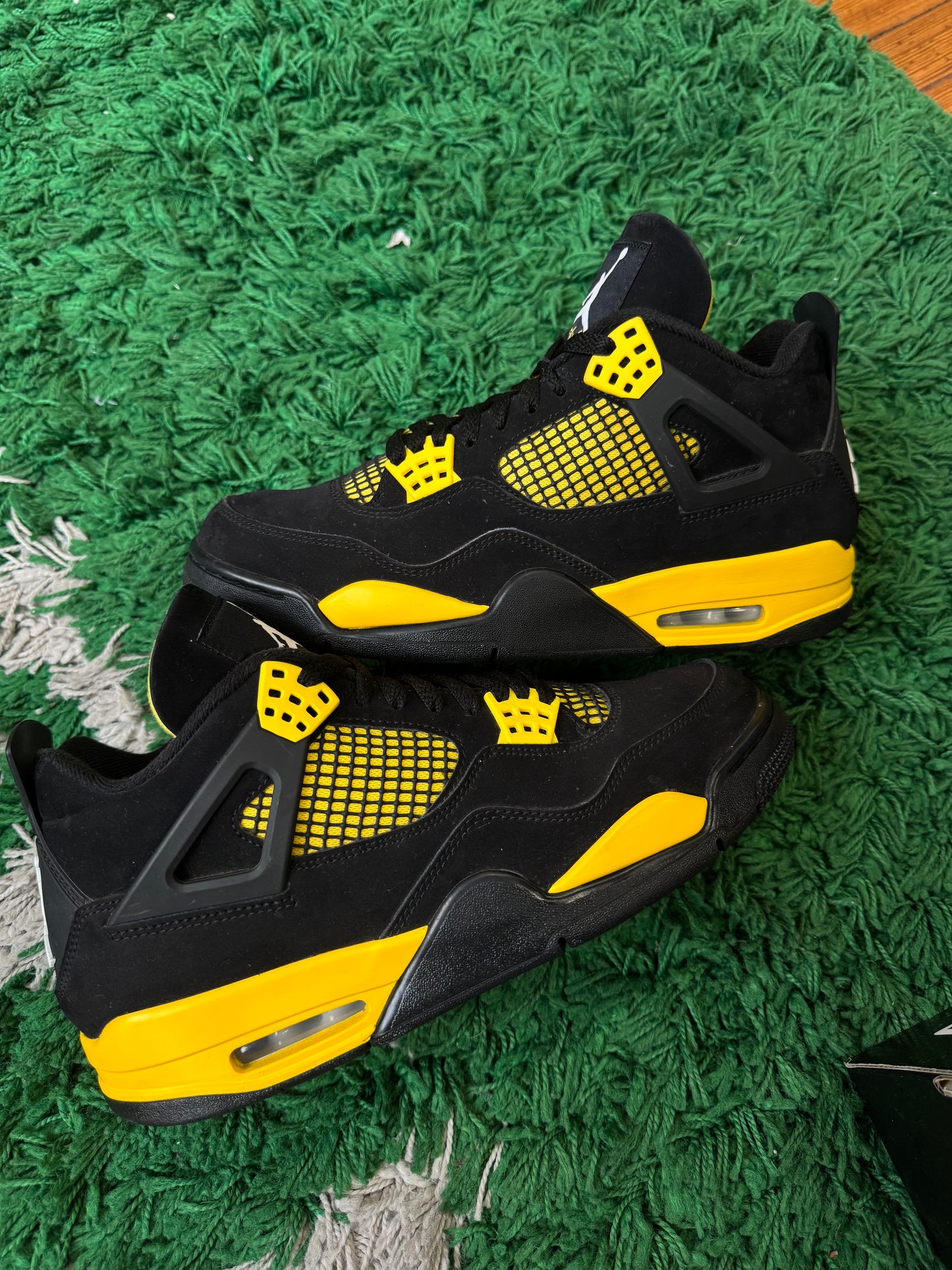 Jordan 4 “Thunder”