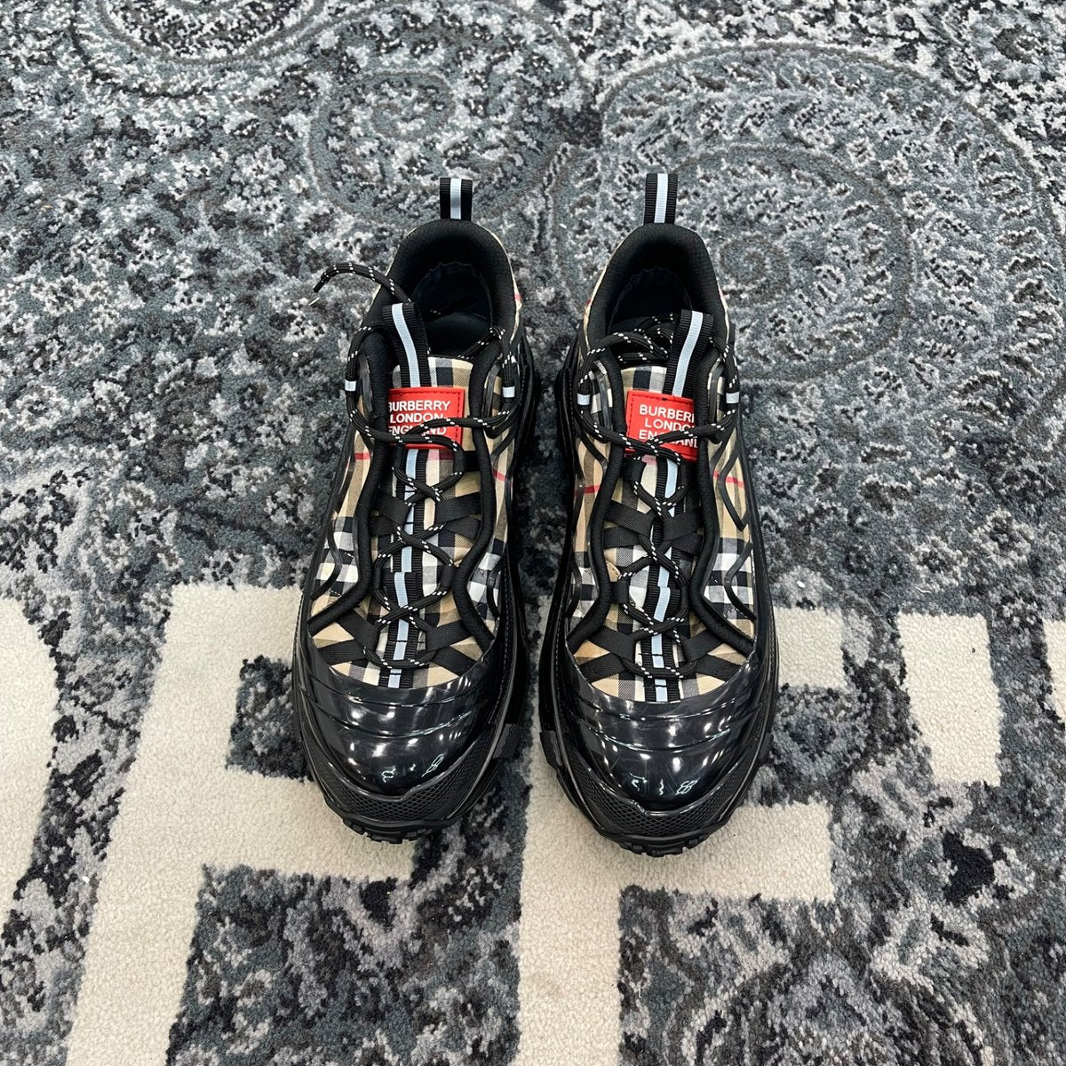 Burberry Arthur Archive Beige Black (Size 44)
