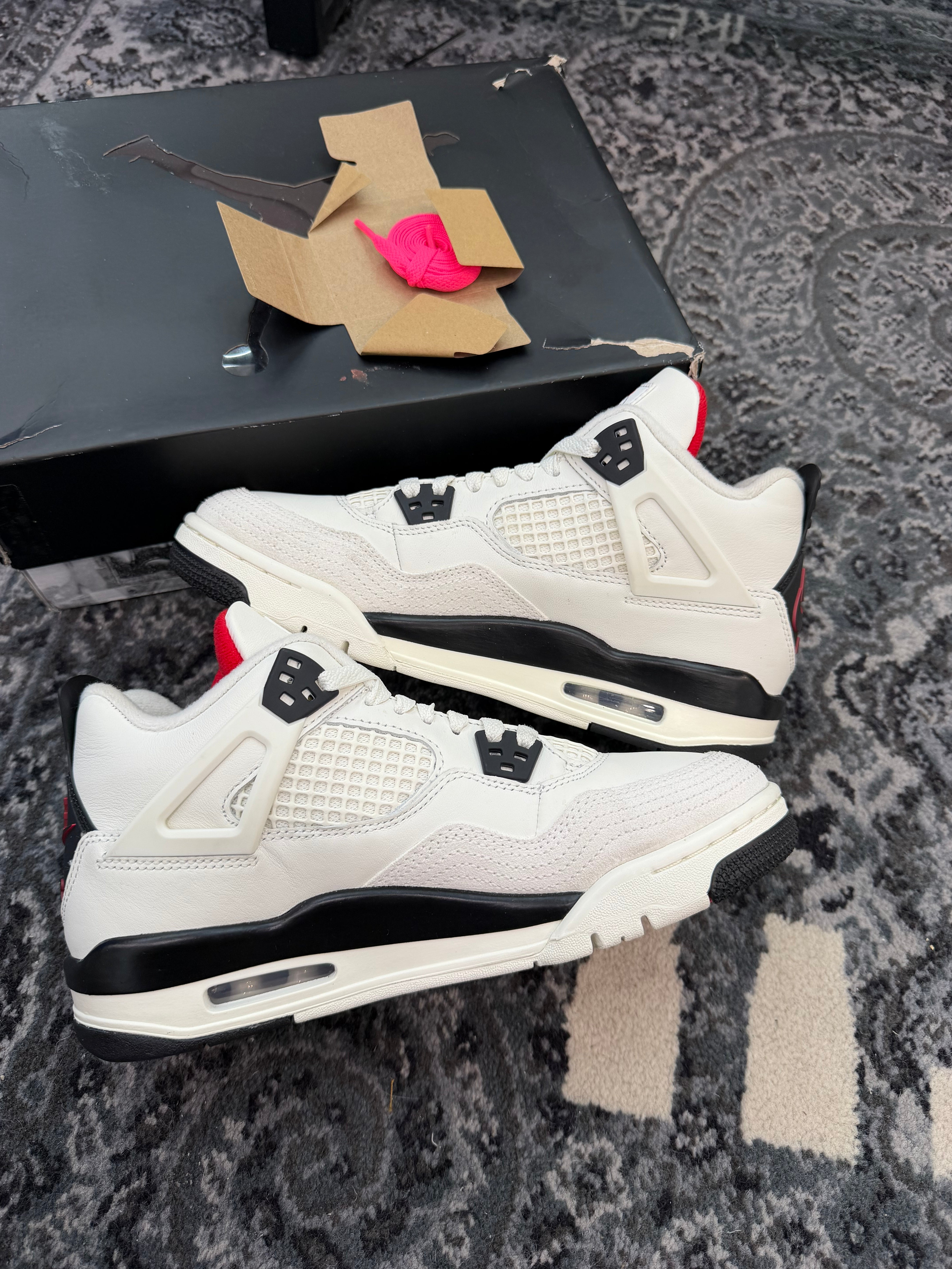 Jordan 4 “Flight Club”
