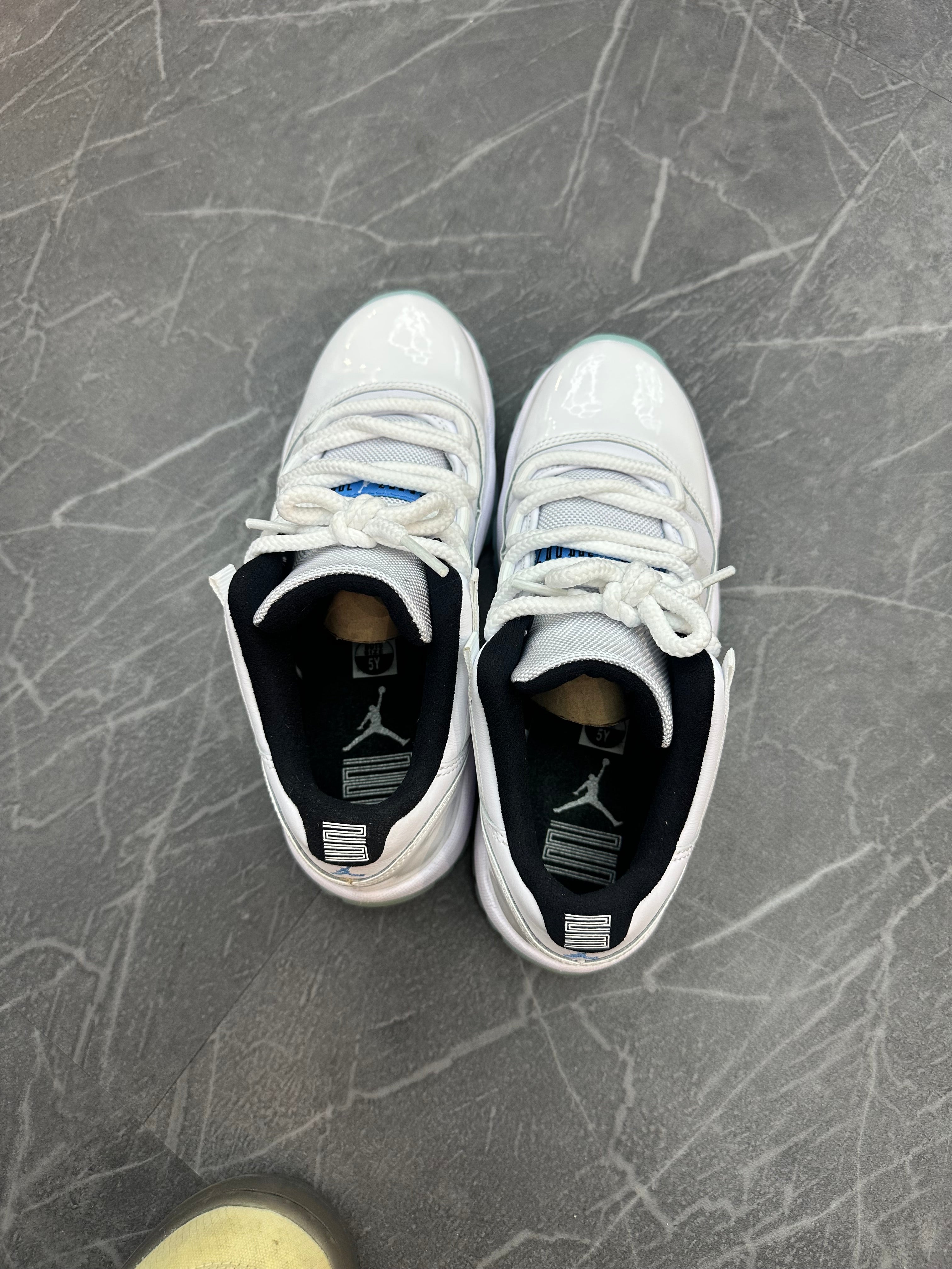 Jordan 11 Low “Legend Blue”