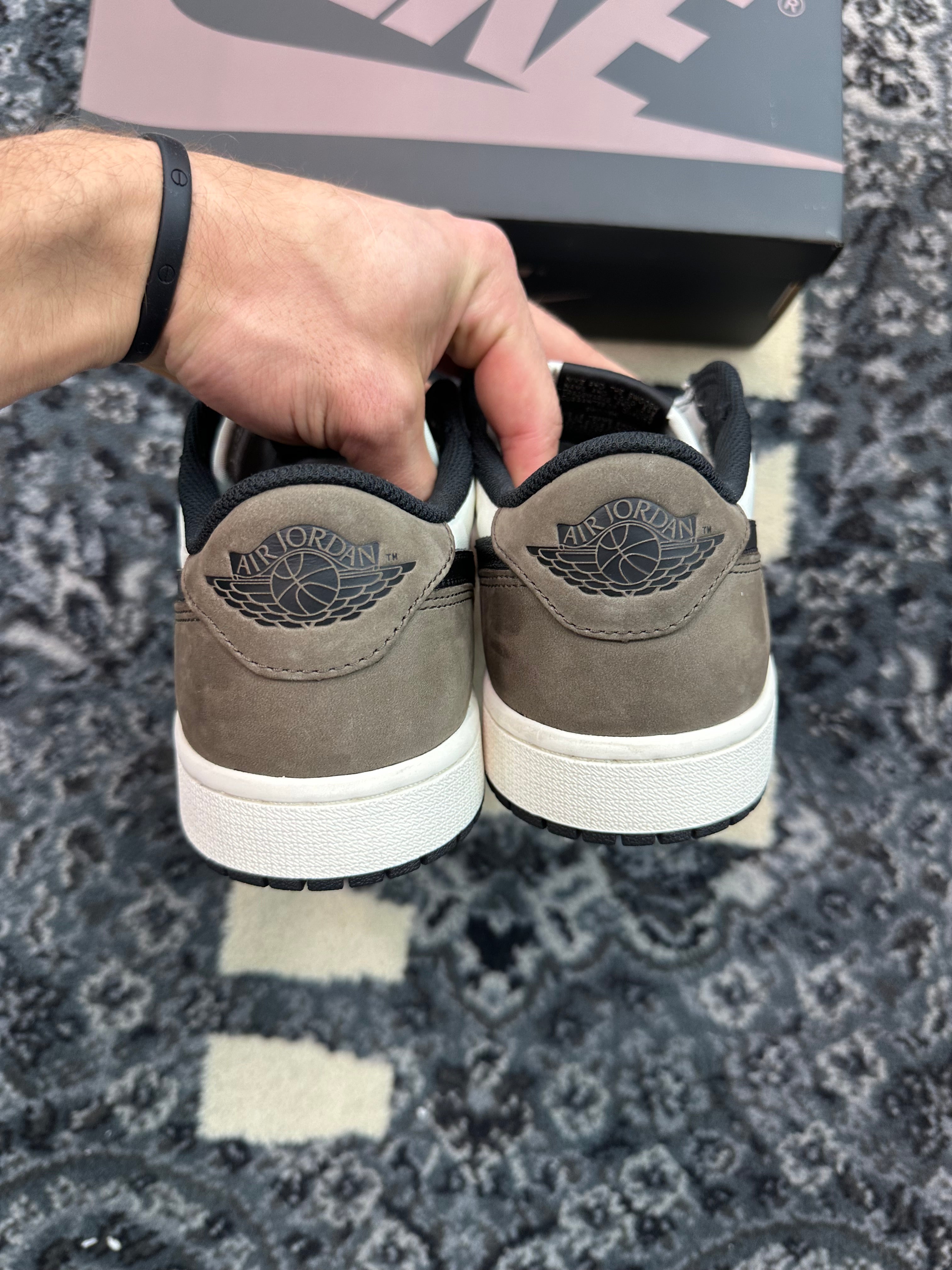 Jordan 1 Low “Mocha”