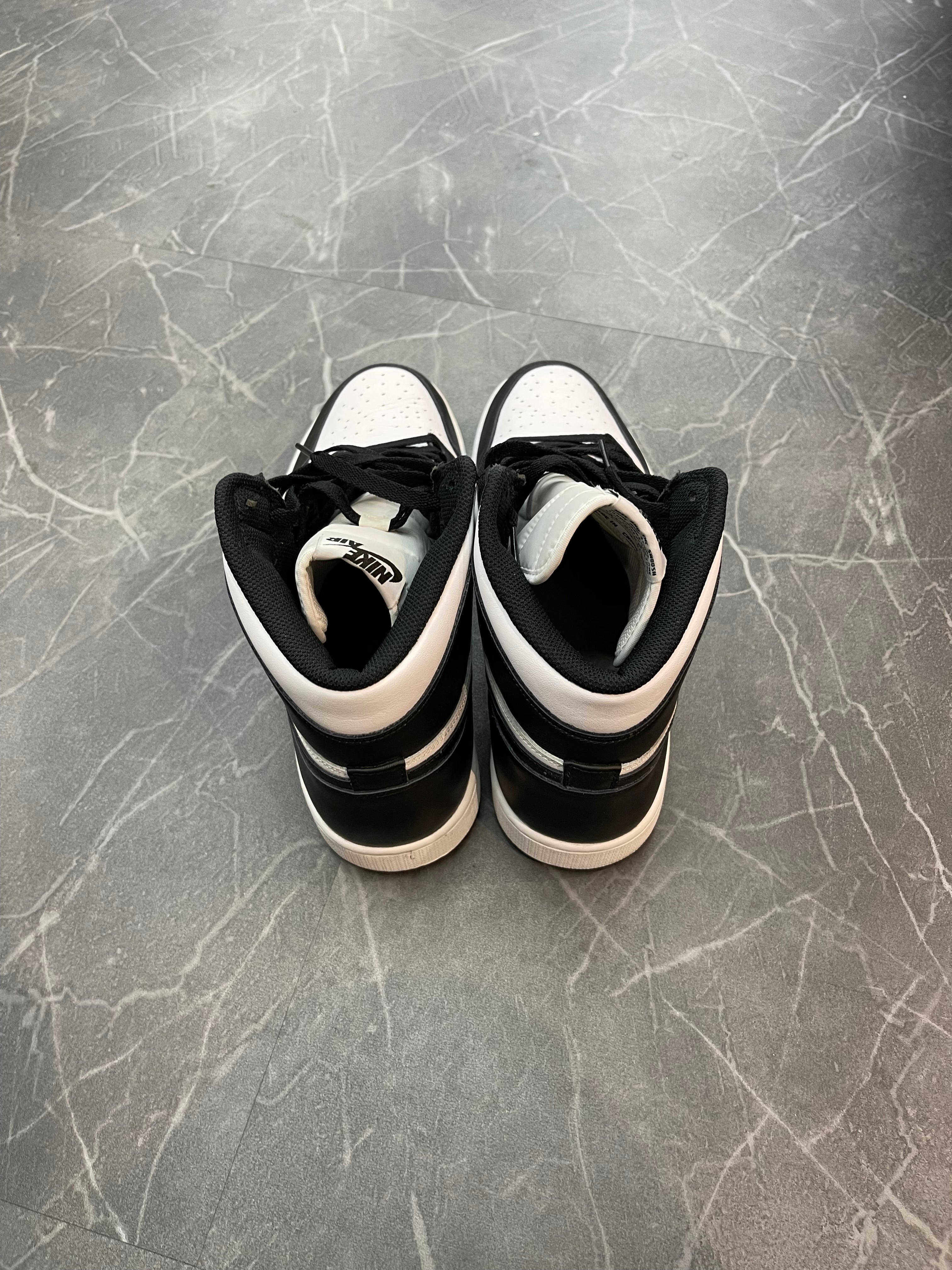 Jordan 1 High “Black White” (2014)