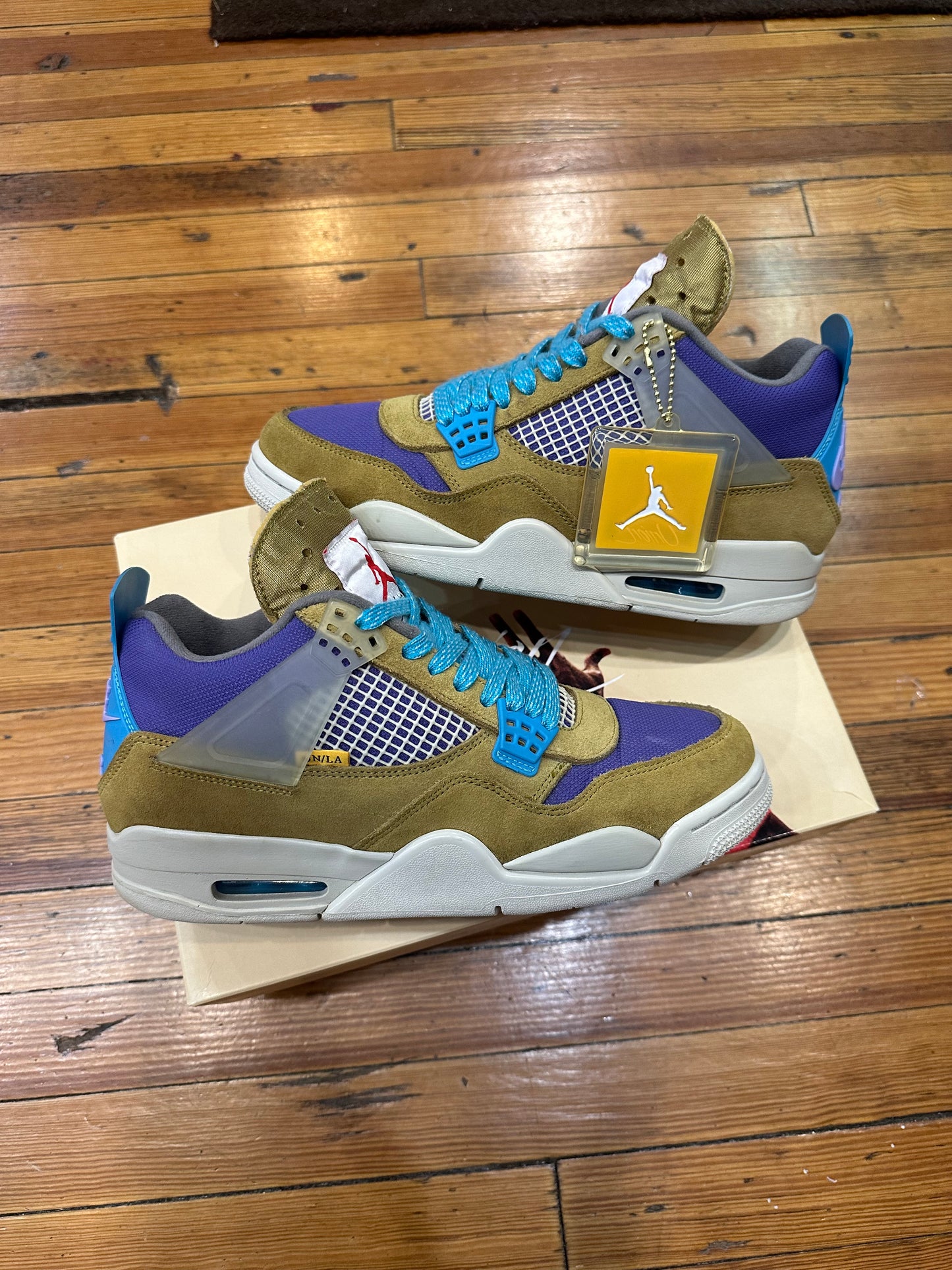 Jordan 4 Union “Desert Moss”