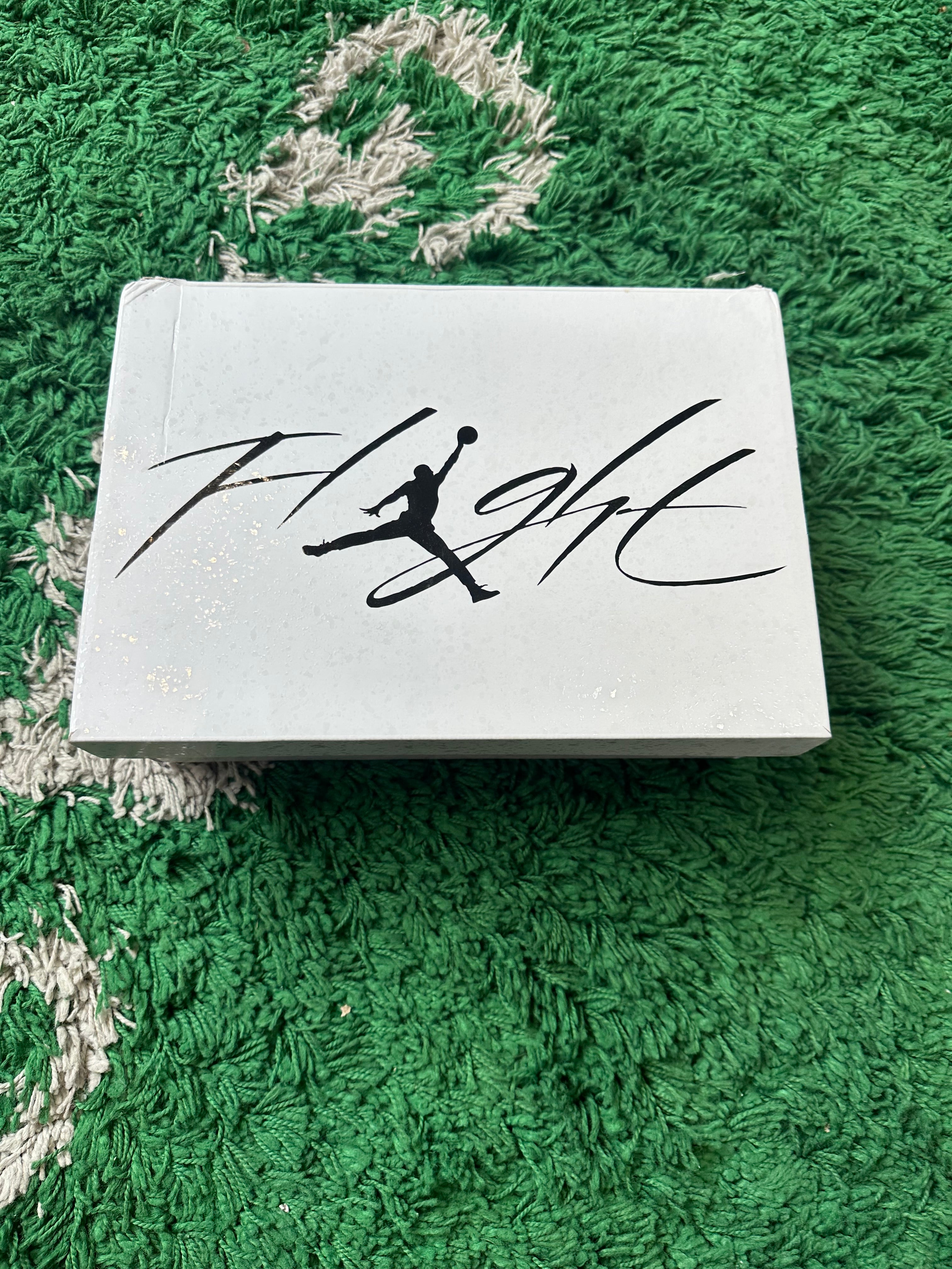 Jordan 4 “White Thunder”