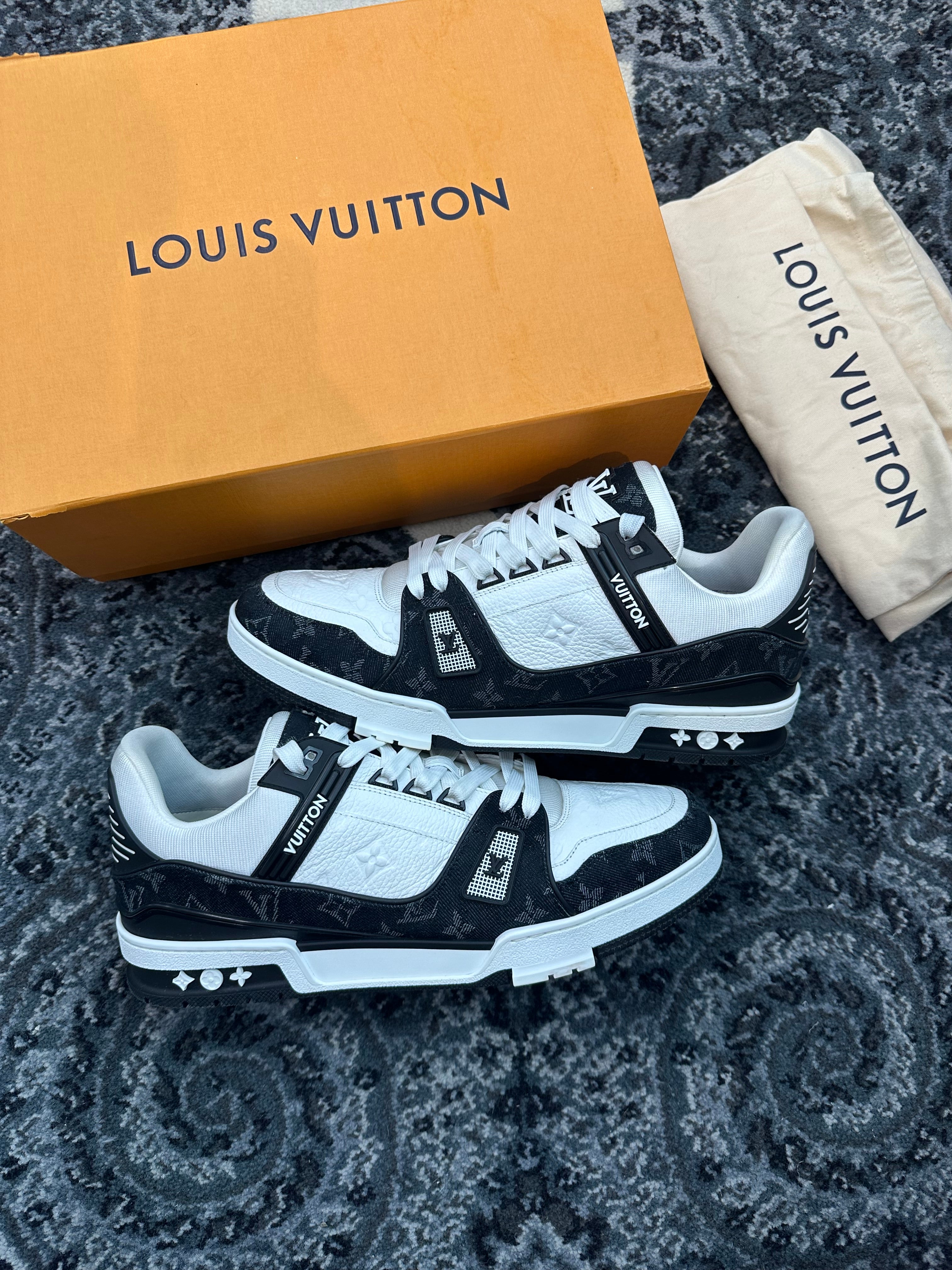 Louis Vuitton Trainer “Black White”