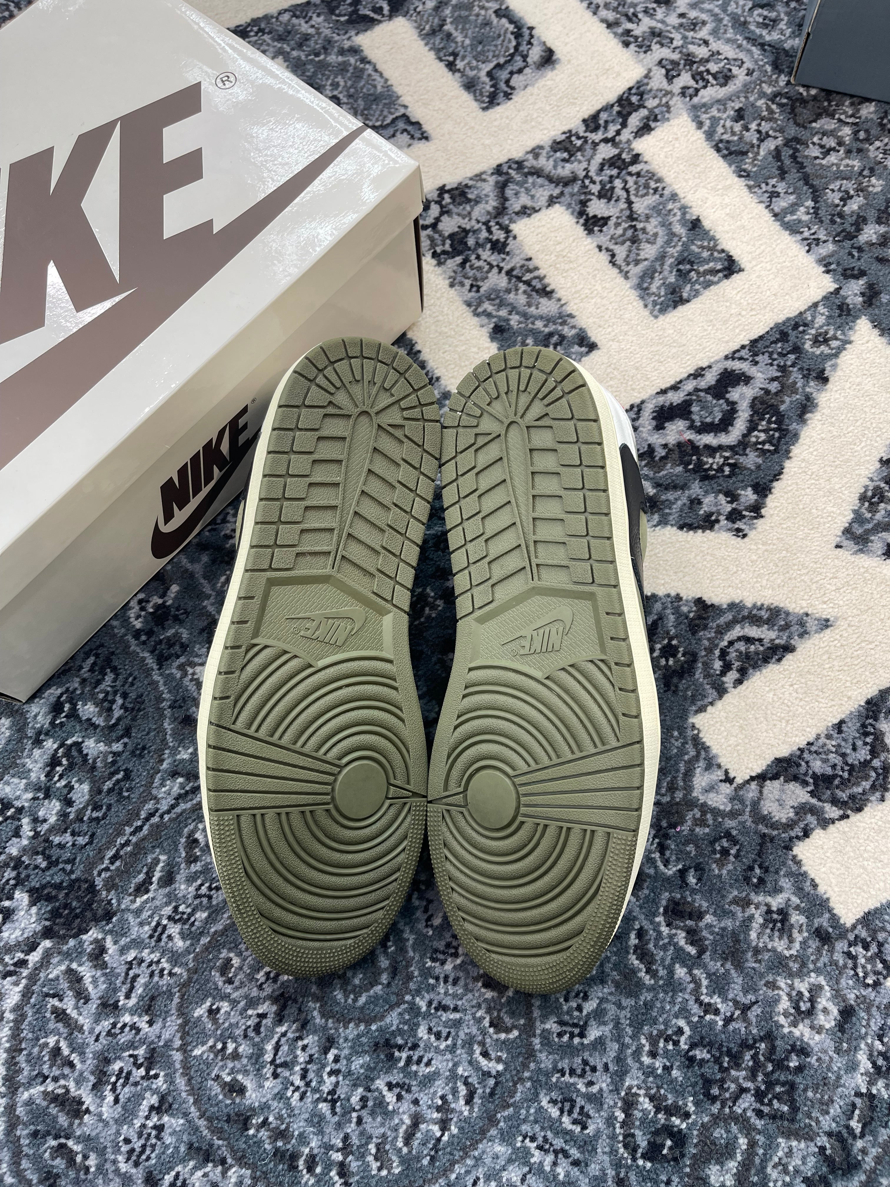 Travis Scott Jordan 1 Low “Medium Olive”